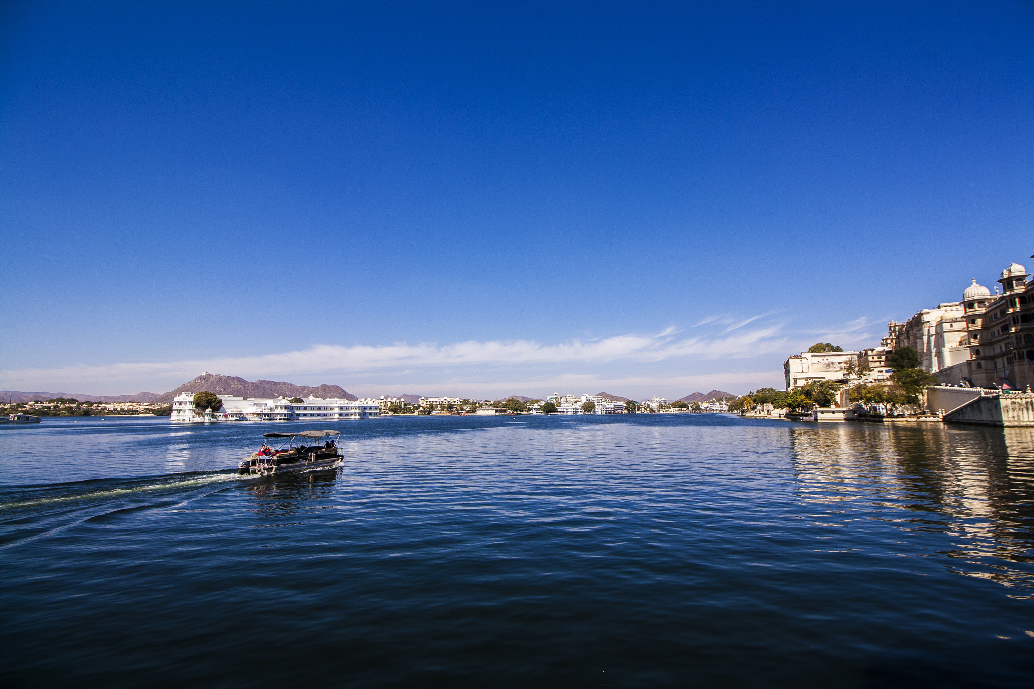 Canon EOS 1000D (EOS Digital Rebel XS / EOS Kiss F) sample photo. Lake pichola photography