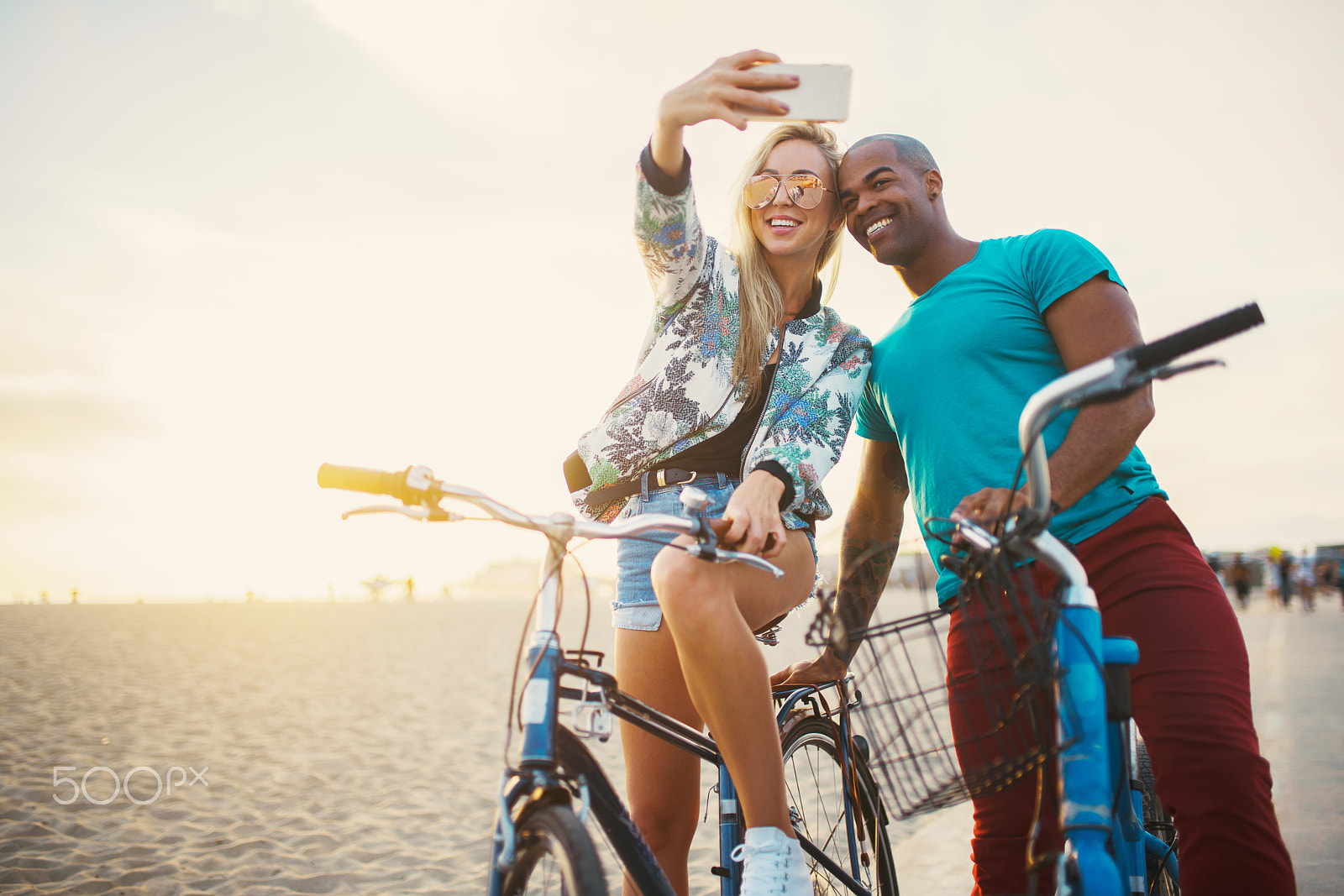 Sony a7R II + Sigma 35mm F1.4 DG HSM Art sample photo. Couple taking a break from riding bikes to take selfies photography