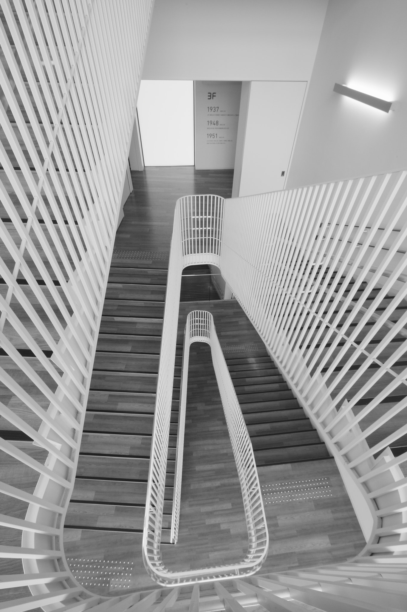 Canon EOS-1D Mark III + Sigma 12-24mm F4.5-5.6 EX DG Aspherical HSM sample photo. Stairs photography