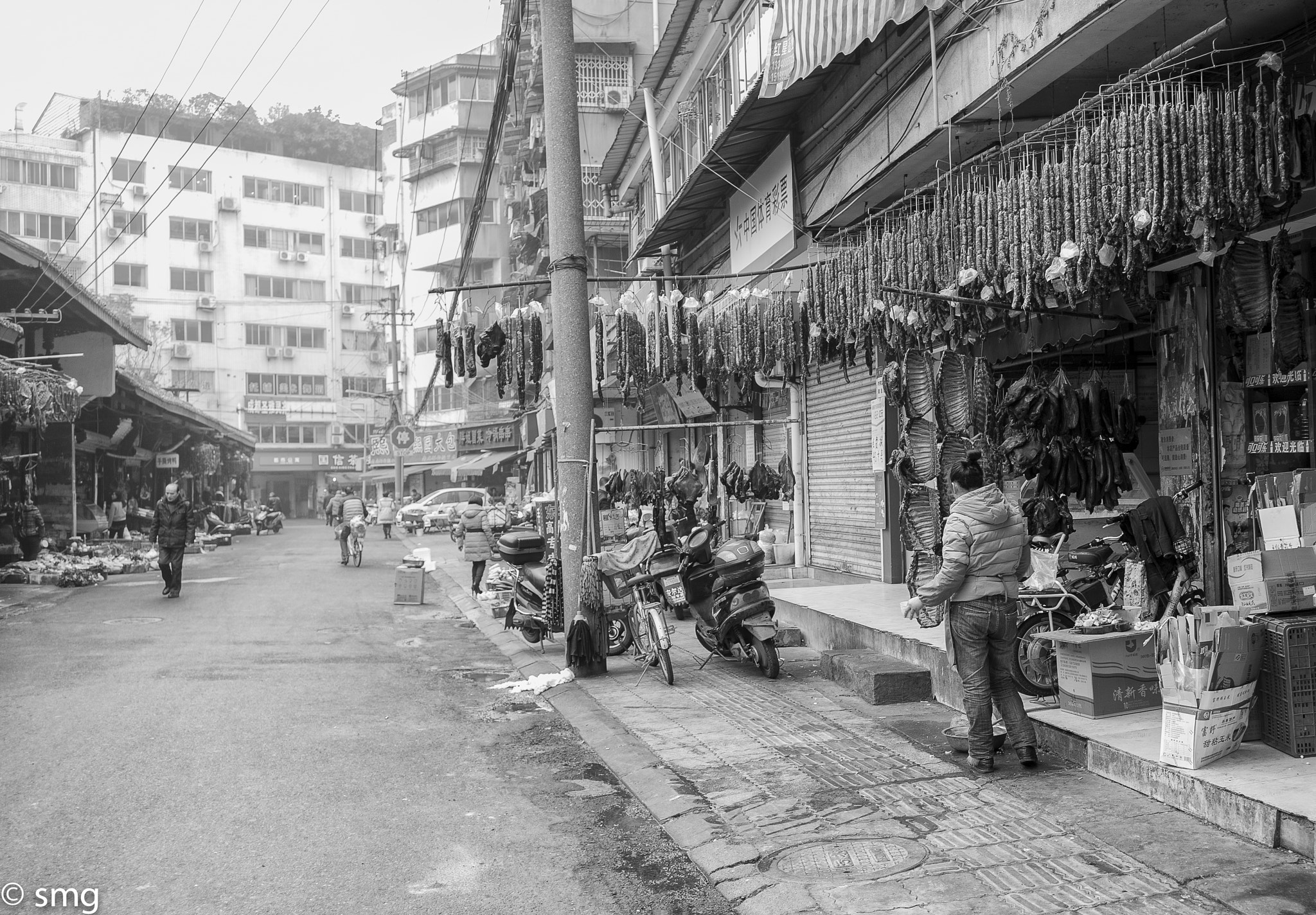 Elmarit-M 28mm f/2.8 (III) sample photo. Chengdu sausage street photography