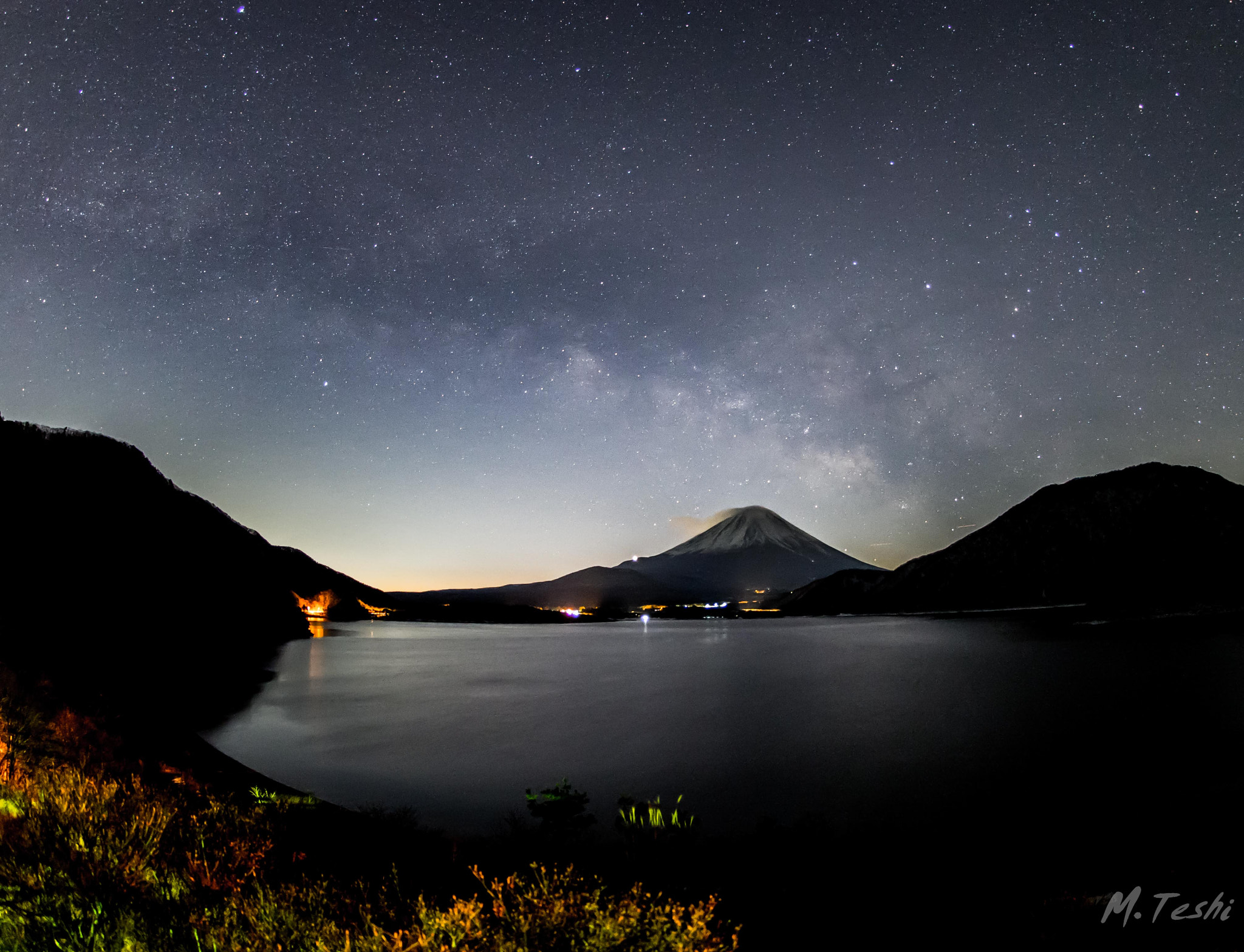 OLYMPUS M.8mm F1.8 sample photo. The milky way and the beginning of twilight photography