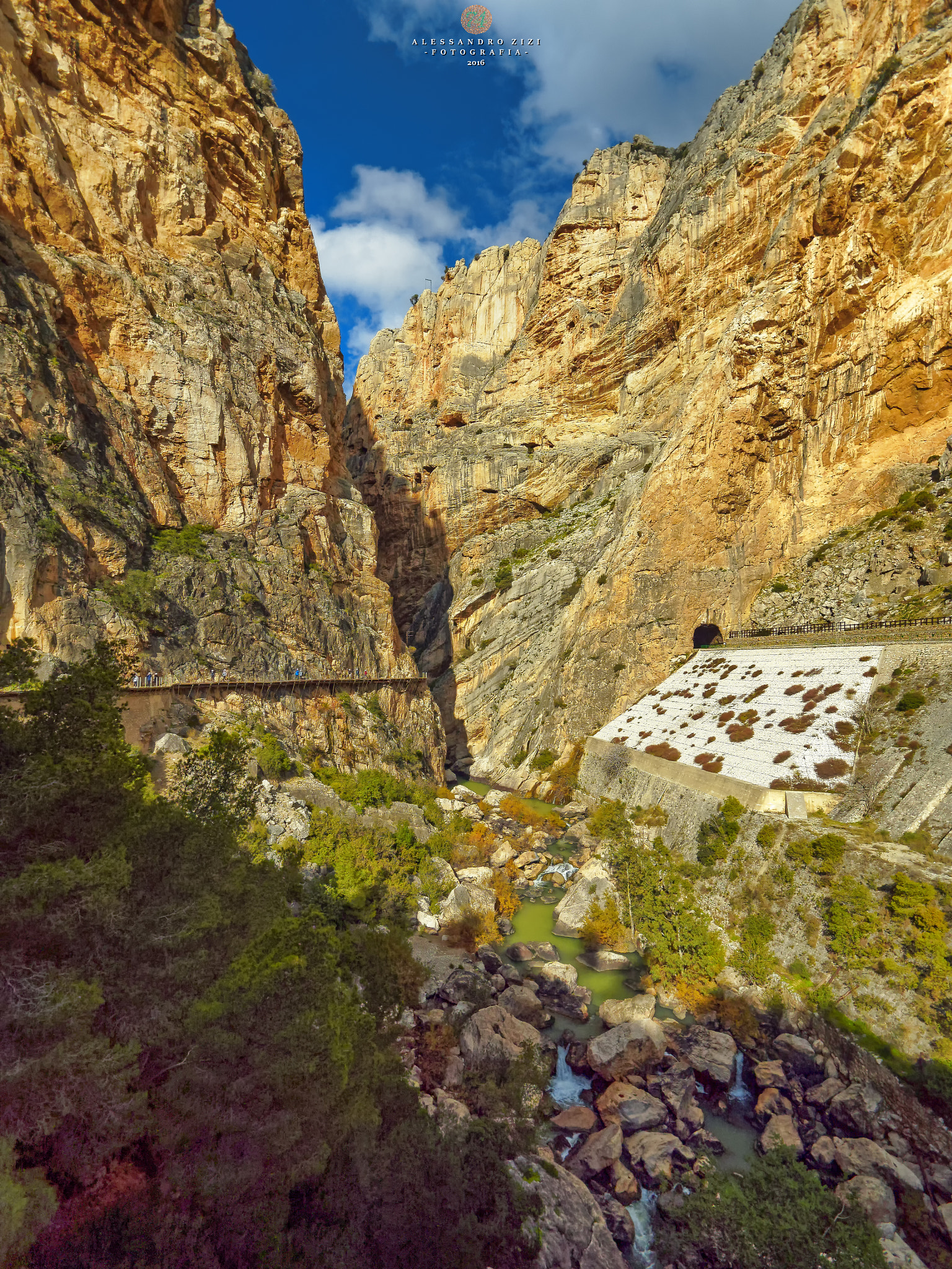 Olympus OM-D E-M5 II + OLYMPUS M.9-18mm F4.0-5.6 sample photo. Caminito del rey. photography