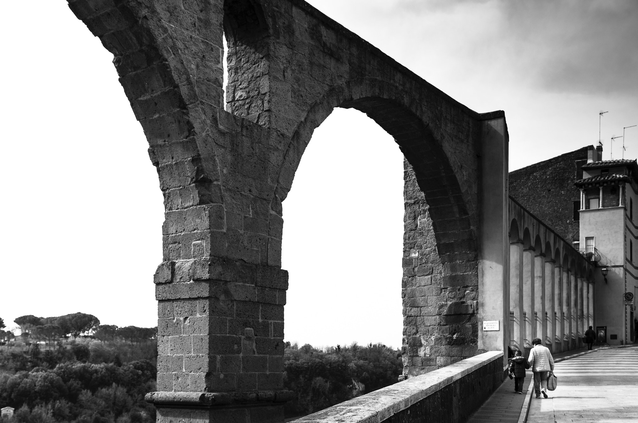Nikon AF-S Nikkor 24-120mm F4G ED VR sample photo. Arches in pitigliano photography