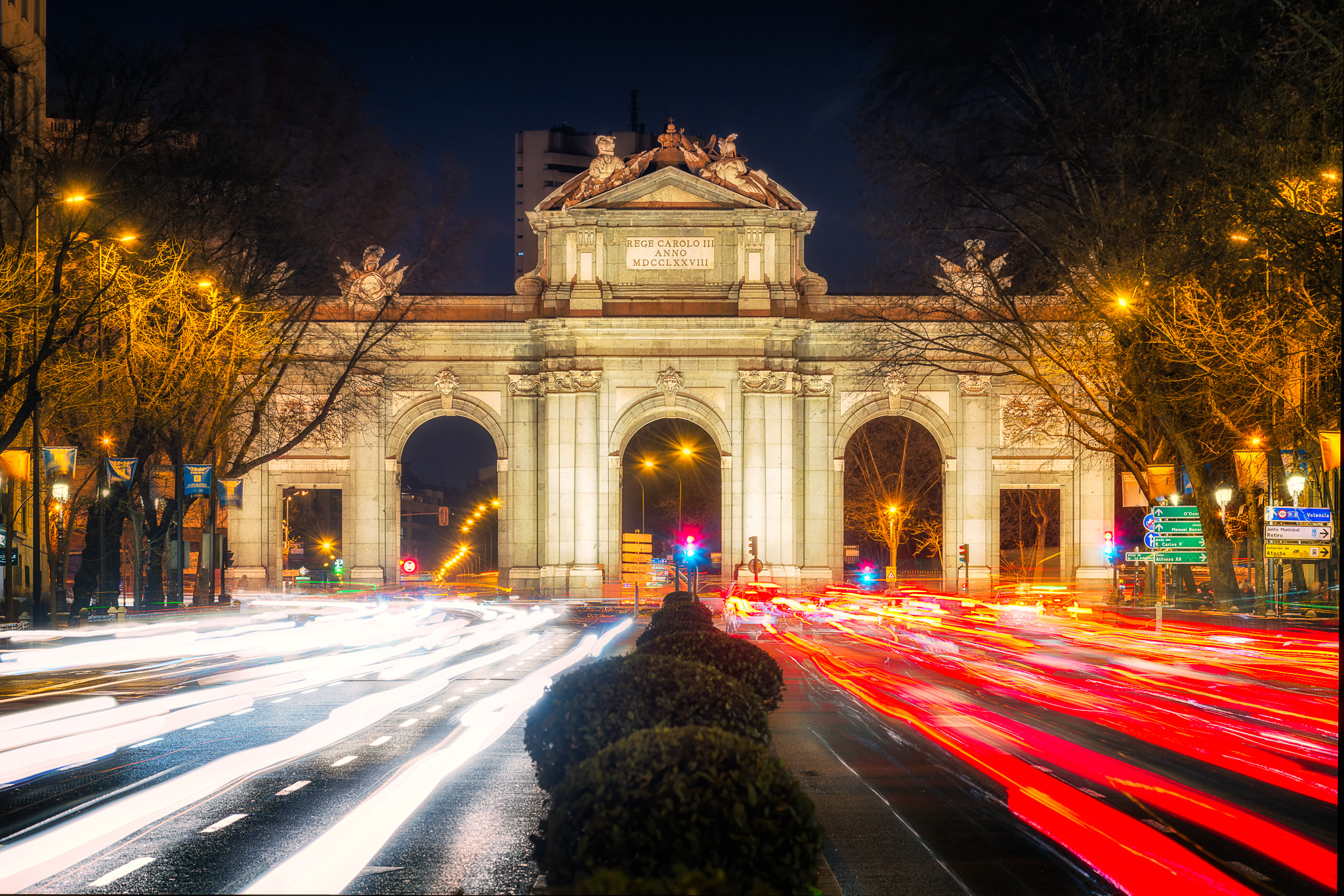 Nikon AF-S Nikkor 70-200mm F4G ED VR sample photo. Madrid: puerta de alcalá photography