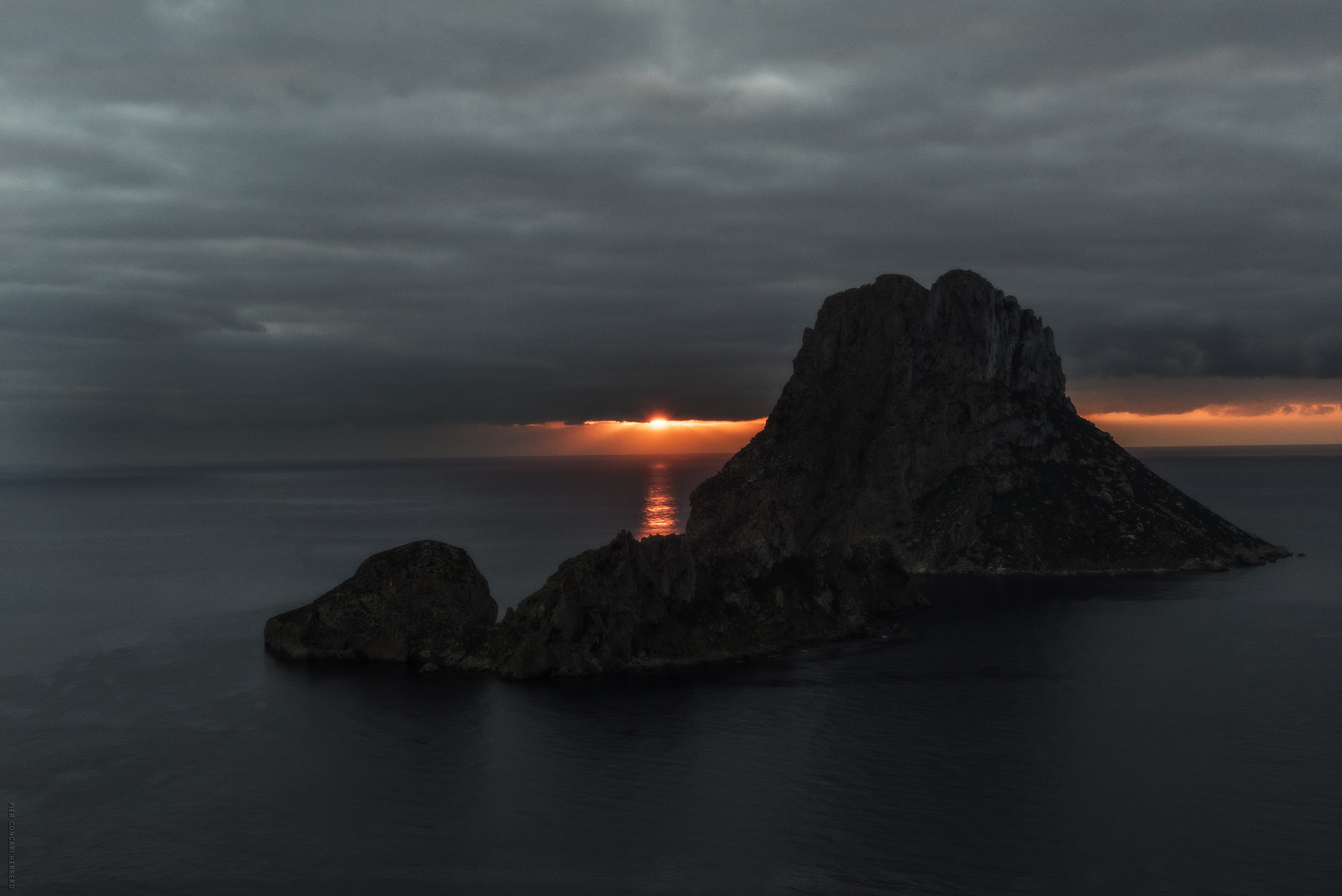 Sony a7S II + Sony Vario Tessar T* FE 24-70mm F4 ZA OSS sample photo. Dark twilight photography