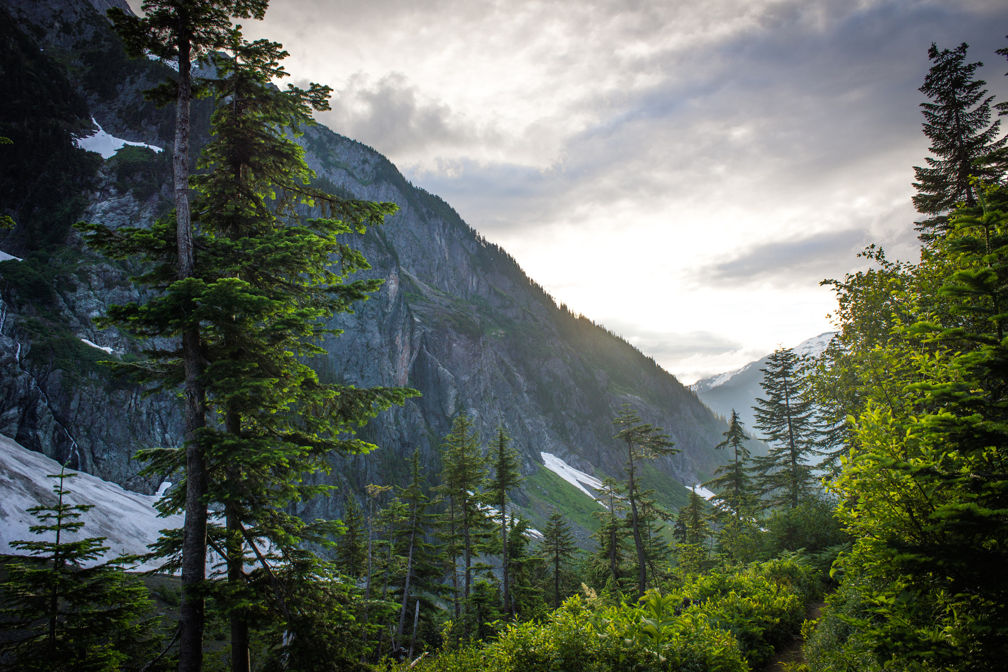 Nikon D610 + Nikon AF Nikkor 28mm F2.8D sample photo. Cascade pass adventure photography