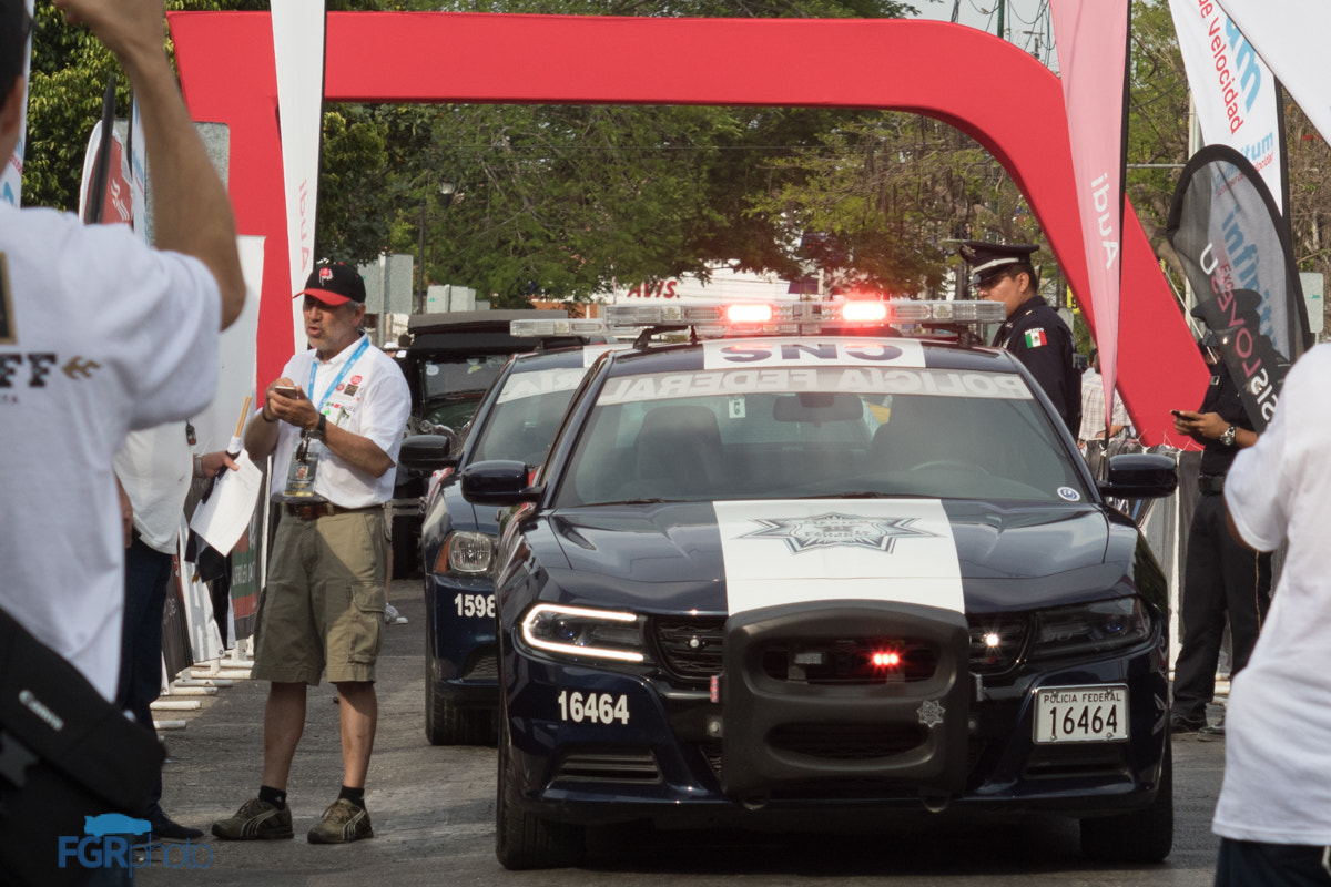 EF28-70mm f/2.8L USM sample photo. Policia federal photography