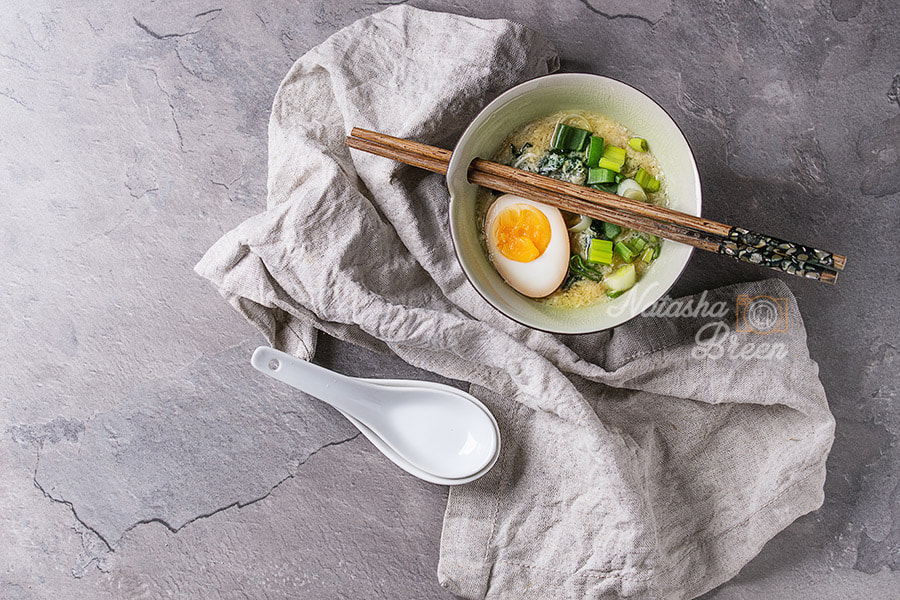 Canon EOS 700D (EOS Rebel T5i / EOS Kiss X7i) + Canon EF 70-200mm F4L IS USM sample photo. Asian soup with eggs, onion and spinach photography