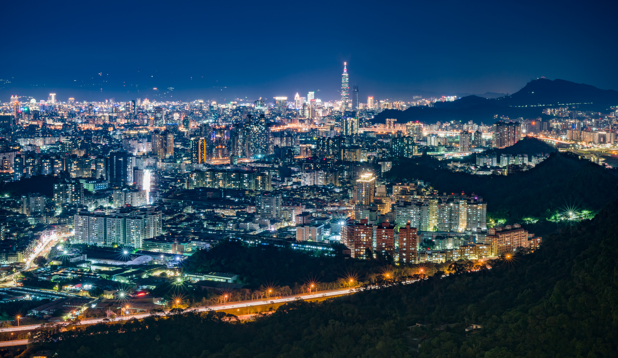 ZEISS Otus 55mm F1.4 sample photo. Taipei skyline photography