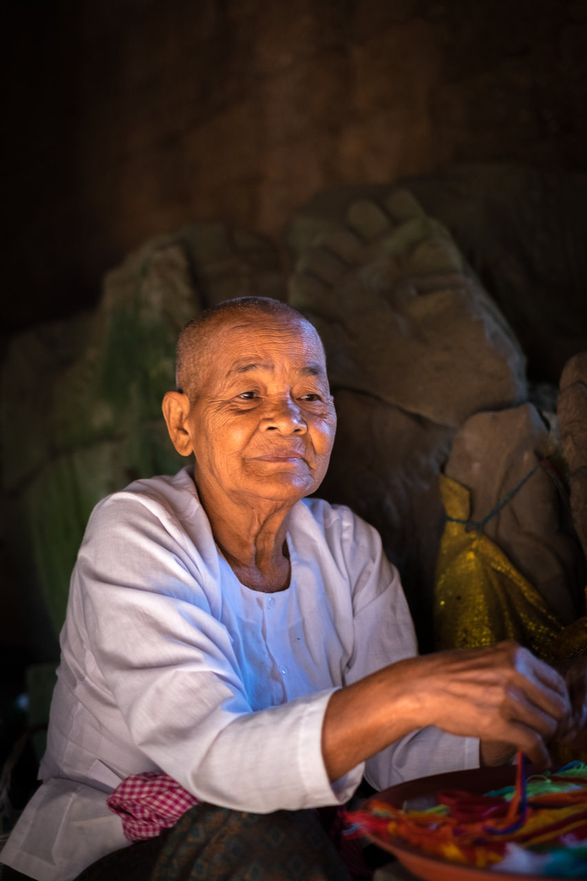 Fujifilm X-E2 + Fujifilm XF 35mm F1.4 R sample photo. Cambodian woman photography