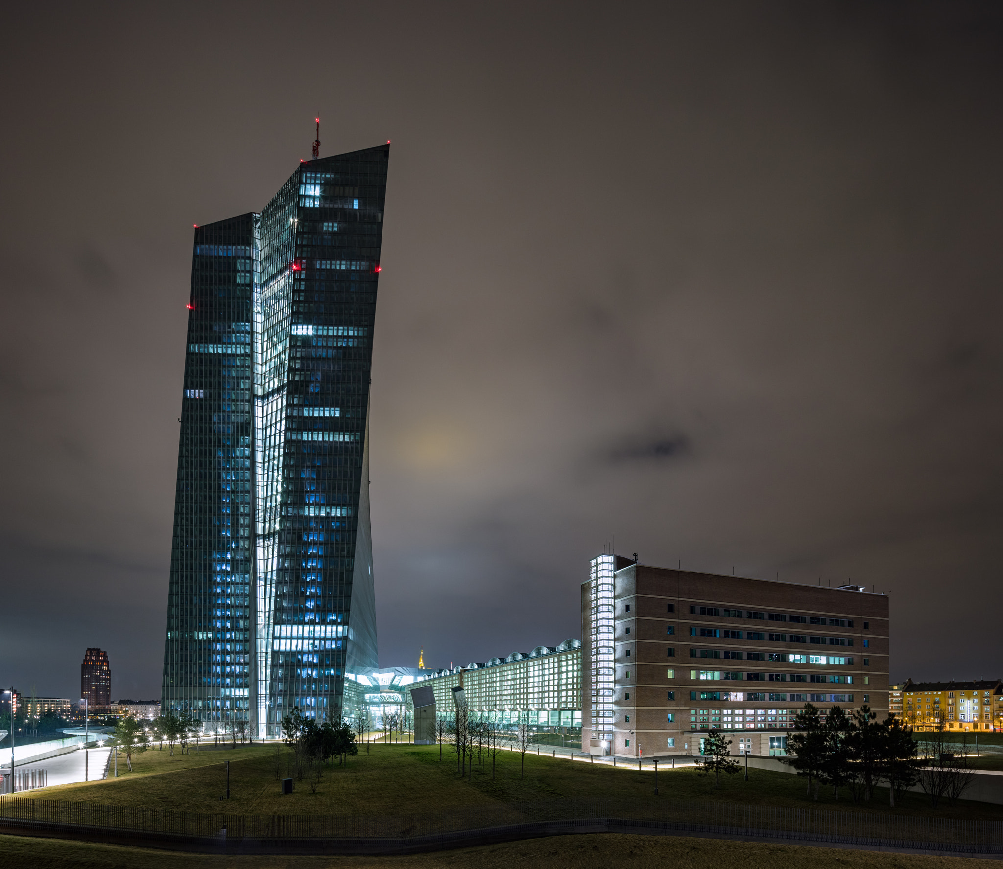 Canon EOS 5DS R + Canon TS-E 17mm F4L Tilt-Shift sample photo. Ezb frankfurt am main photography