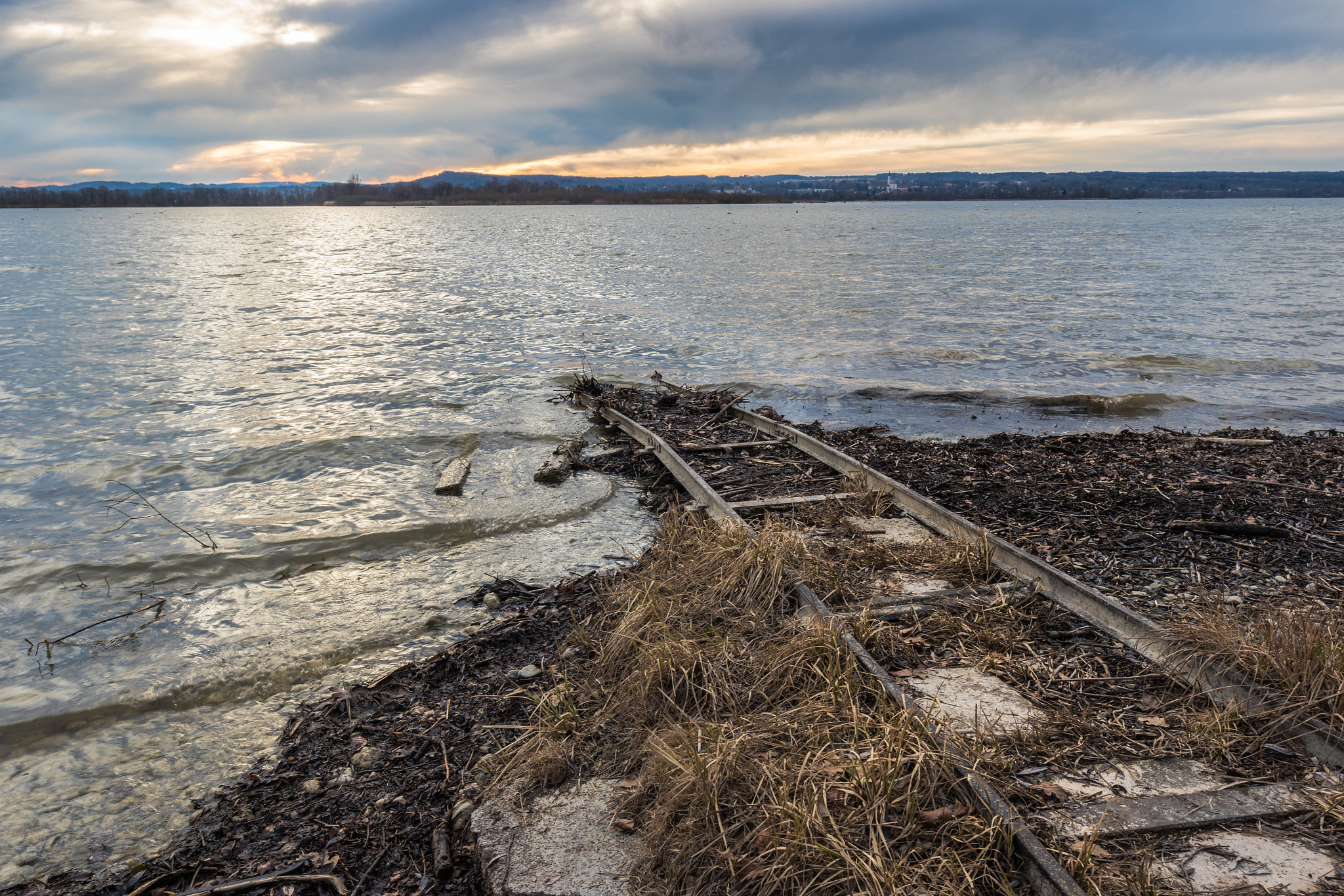 Canon EF 16-35mm F4L IS USM sample photo. Railway into the lake photography