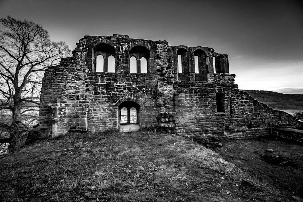 Sony a6000 + Sony E 10-18mm F4 OSS sample photo. Old wall photography