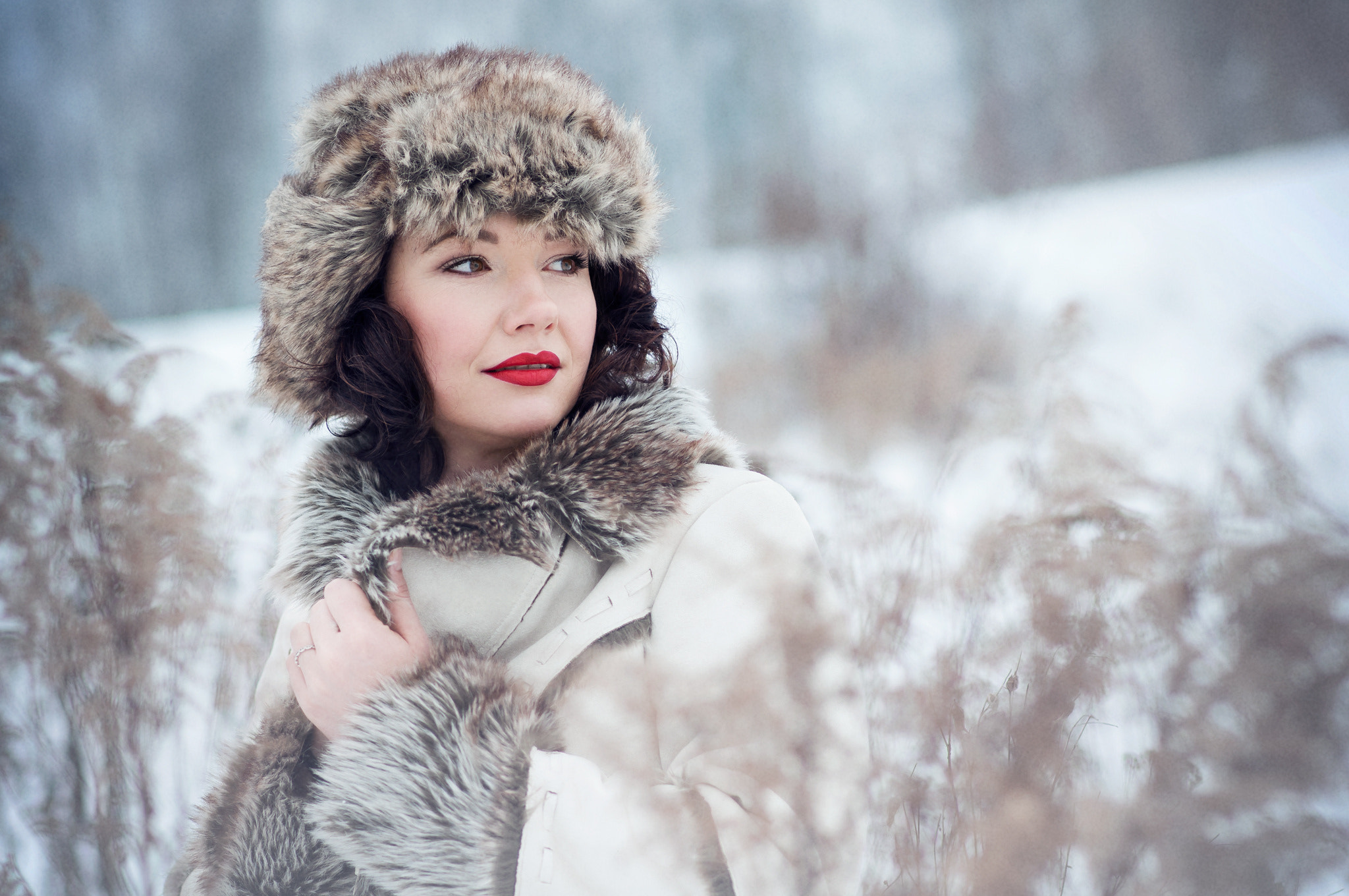 Nikon D90 + Nikon AF-S Nikkor 85mm F1.8G sample photo. Red lips photography