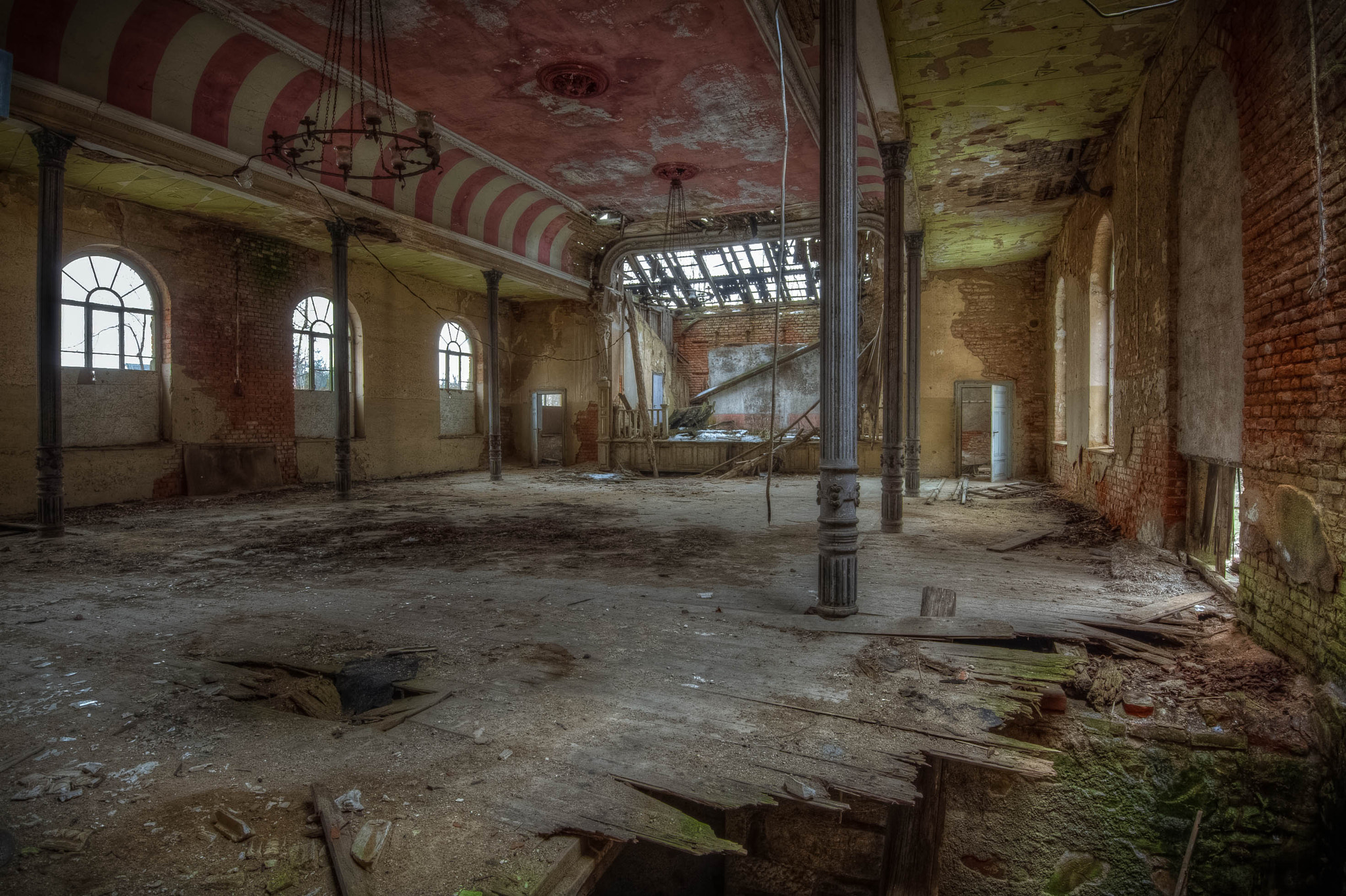 Nikon D7100 + Tokina AT-X 11-20 F2.8 PRO DX (AF 11-20mm f/2.8) sample photo. Dance of decay photography