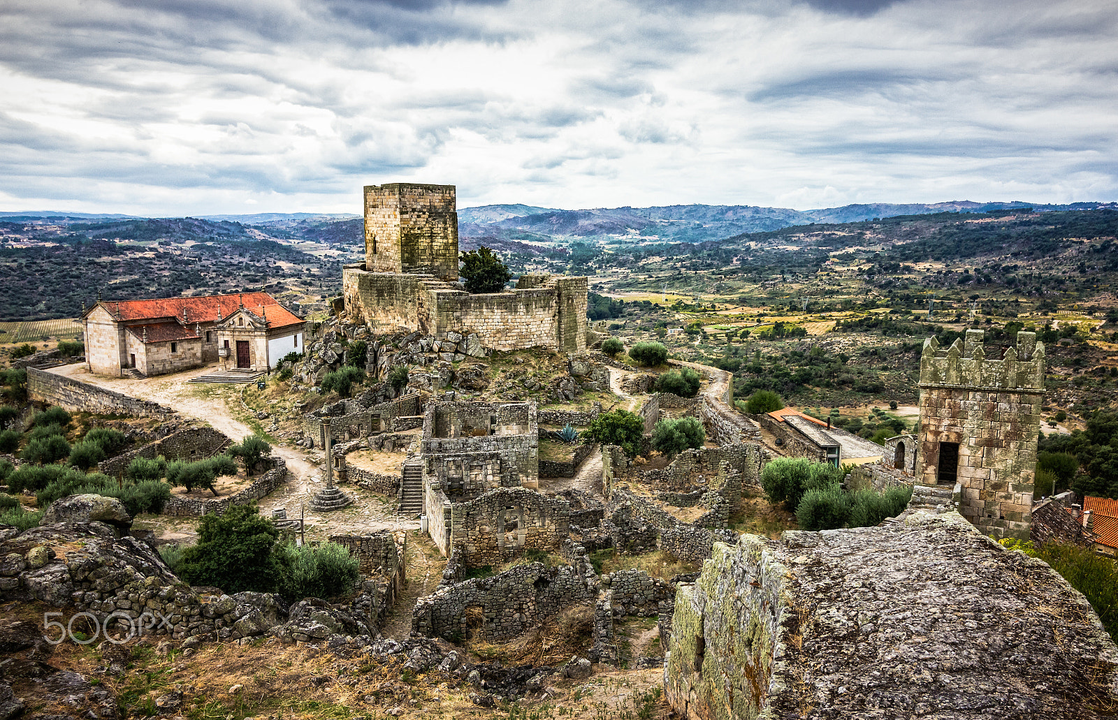 Canon EOS 550D (EOS Rebel T2i / EOS Kiss X4) sample photo. Castle on the hill photography