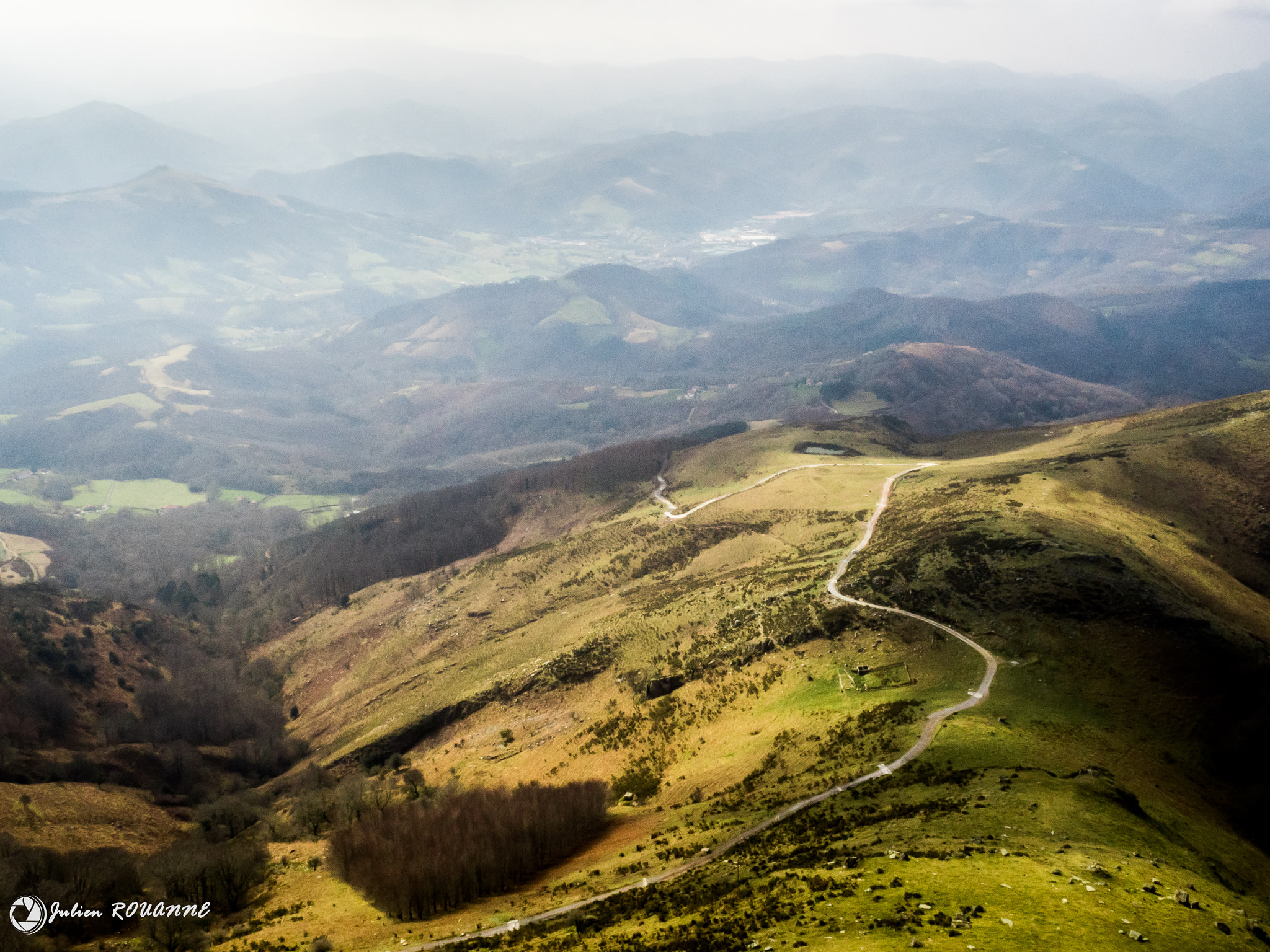 Olympus OM-D E-M5 II + Olympus M.Zuiko Digital 17mm F1.8 sample photo. Vue du sommet de la rhune photography