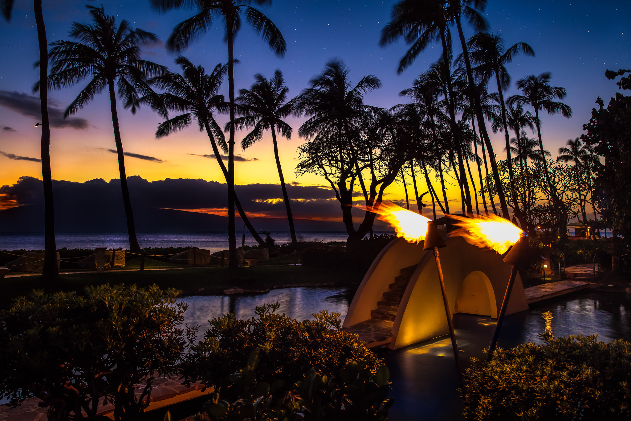 Sigma 24-35mm F2 DG HSM Art sample photo. Maui resort photography