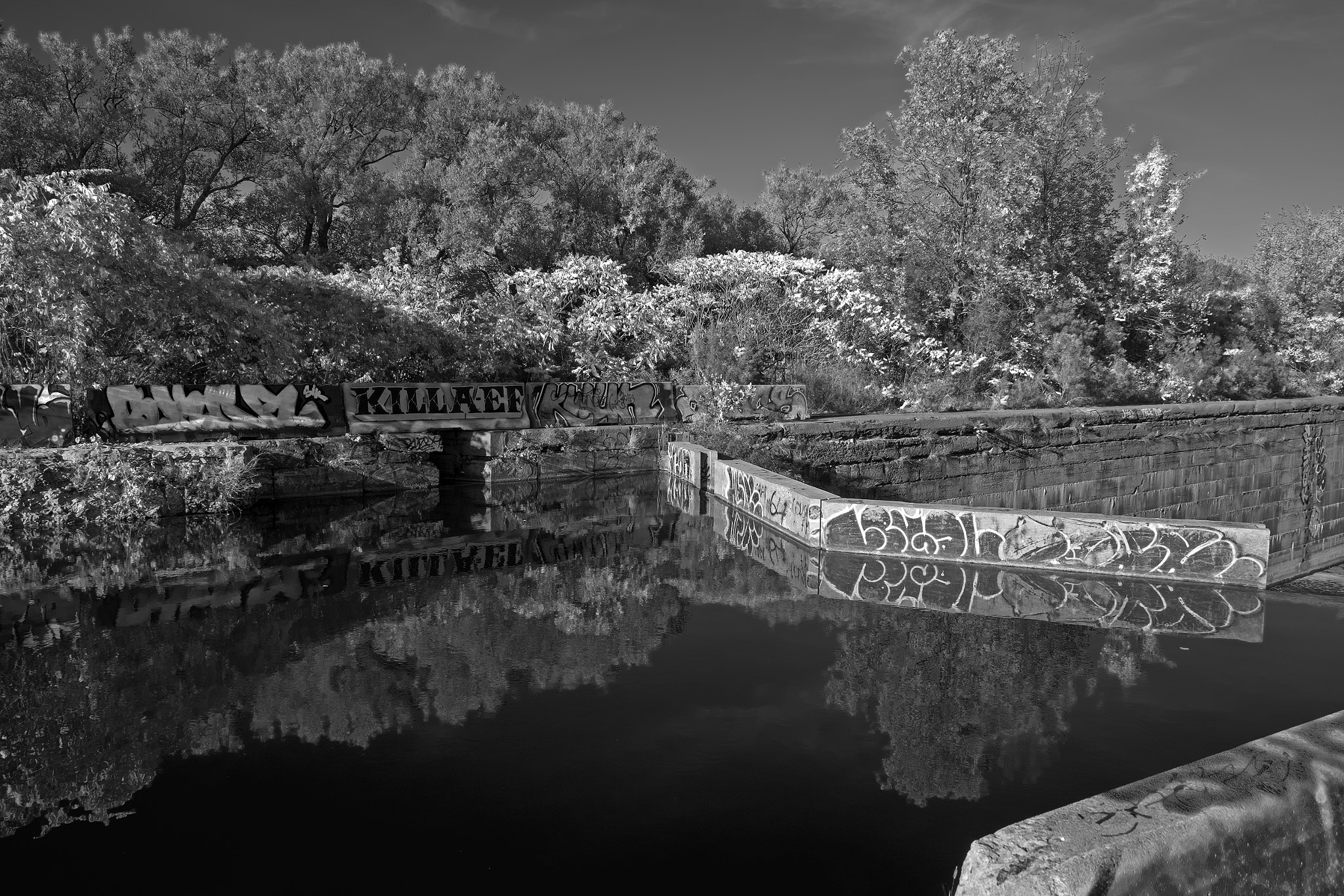 Fujifilm X-Pro1 + Fujifilm XF 18-55mm F2.8-4 R LM OIS sample photo. Old canal photography