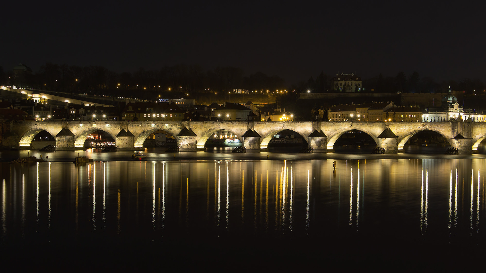 Canon EOS 60D + Canon EF-S 18-55mm F3.5-5.6 IS STM sample photo. Charles bridge in prague photography