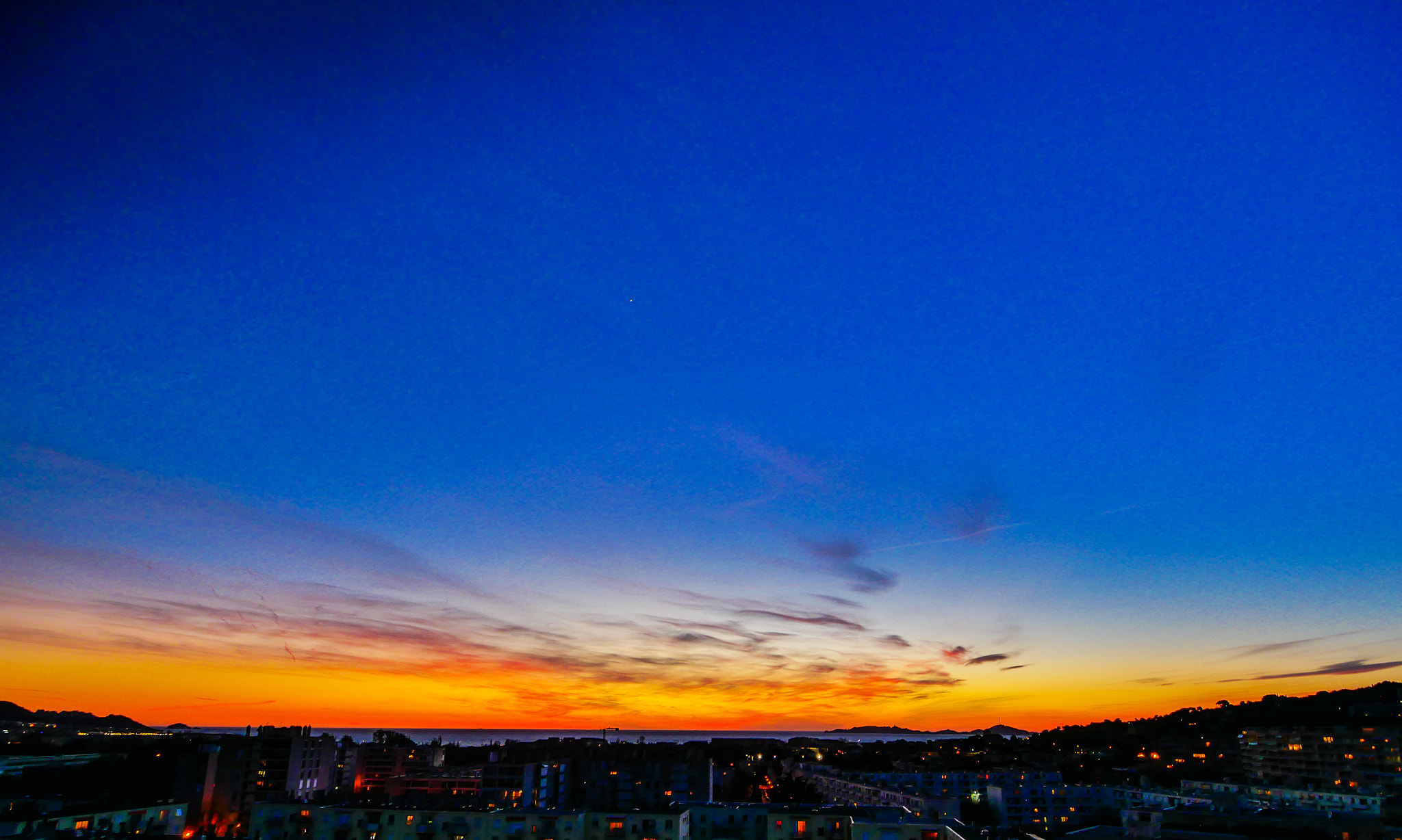 Panasonic Lumix DMC-GX85 (Lumix DMC-GX80 / Lumix DMC-GX7 Mark II) + OLYMPUS M.9-18mm F4.0-5.6 sample photo. Ce soir les couleurs étaient splendides photography