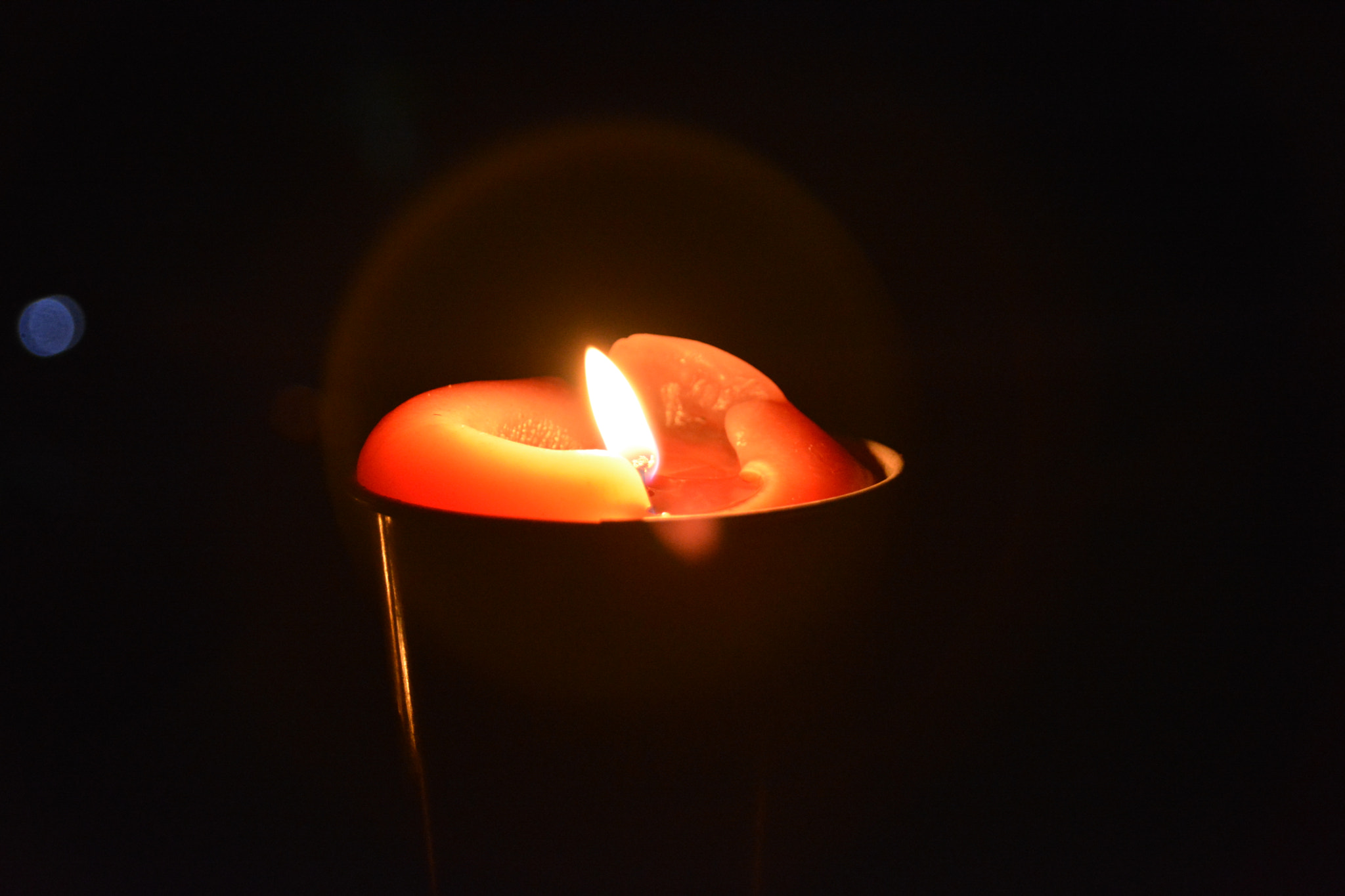 Sigma 18-250mm F3.5-6.3 DC Macro OS HSM sample photo. Candle photography