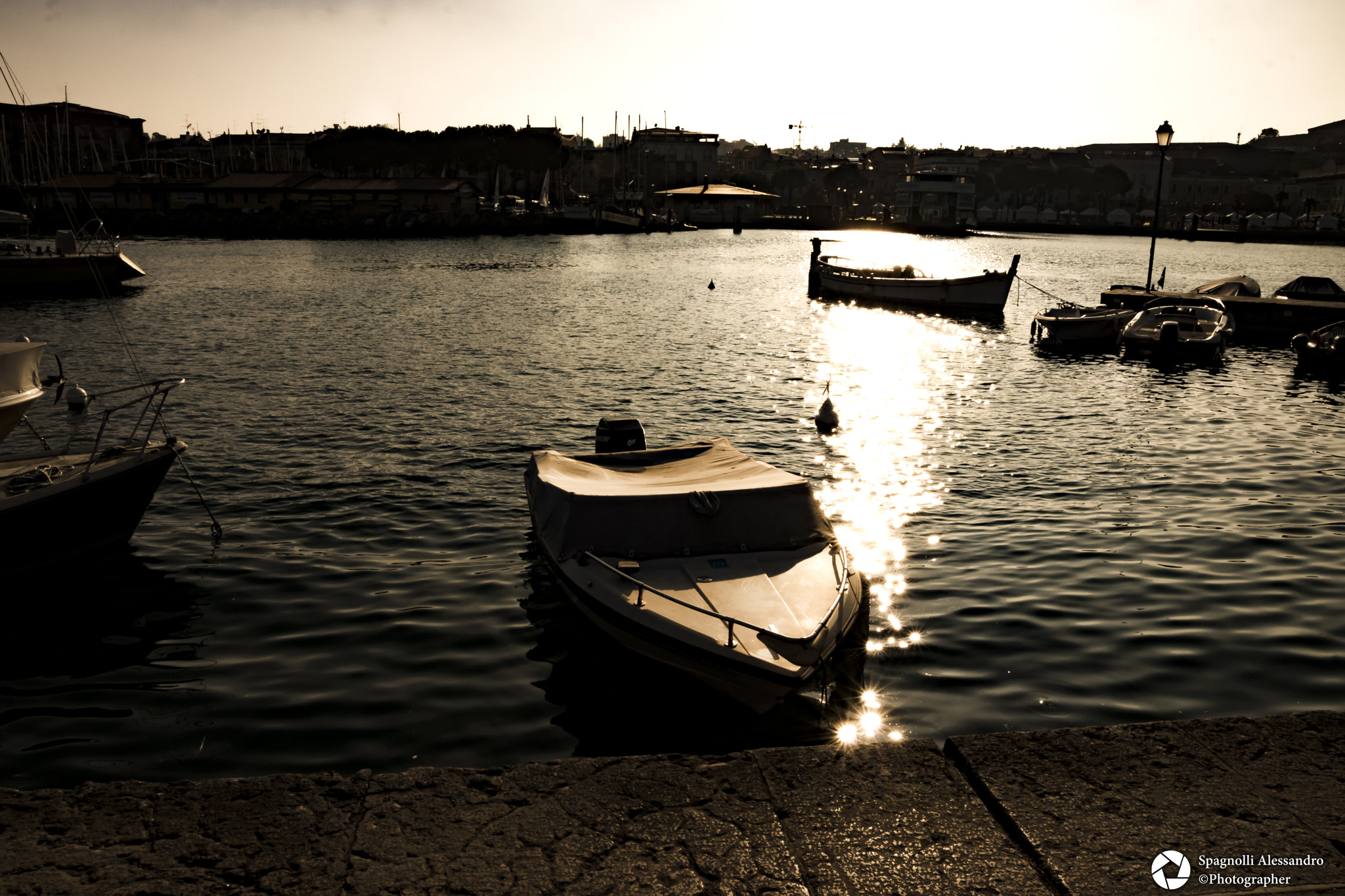 Sony SLT-A77 sample photo. Luci nel porto photography