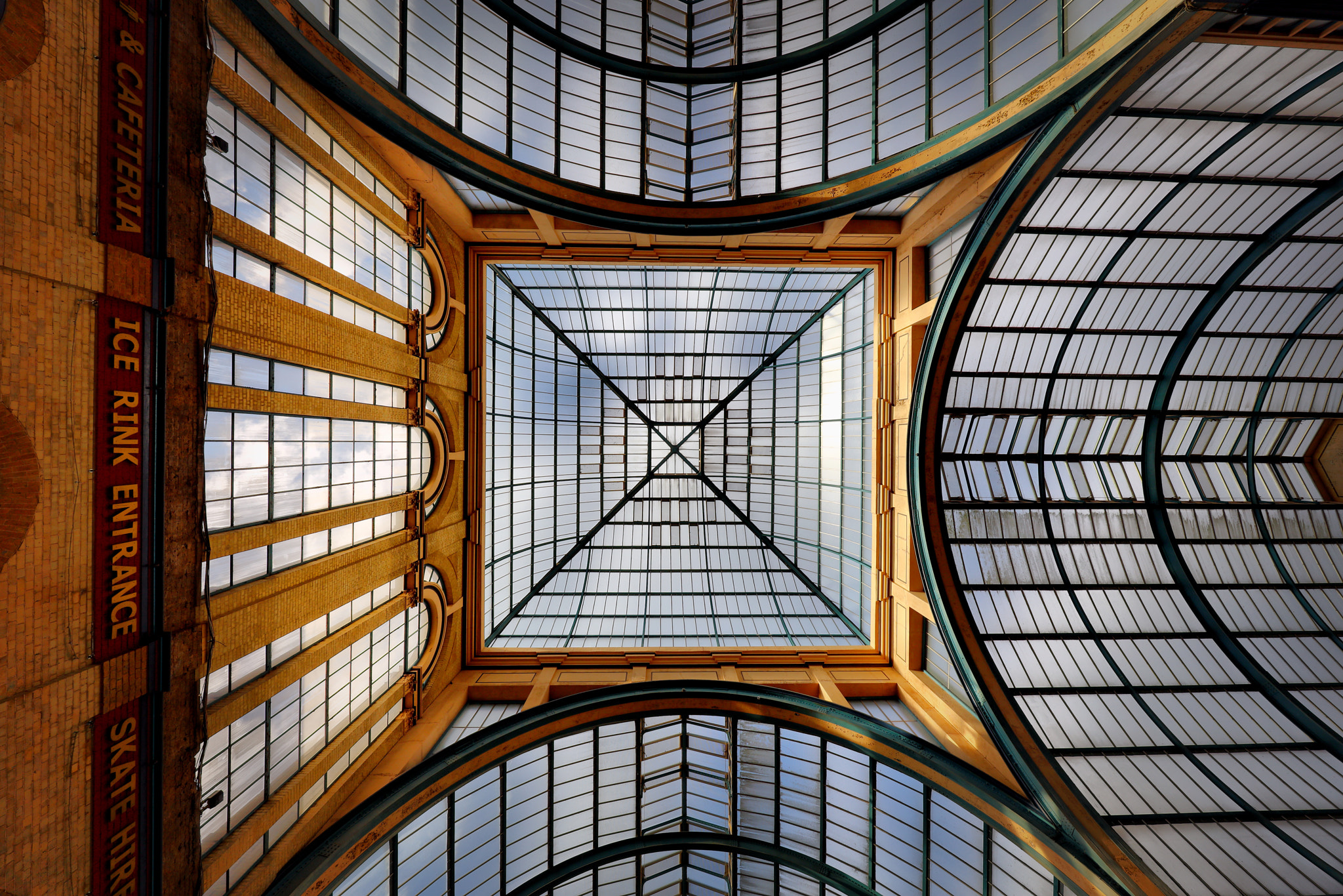 Canon EF 11-24mm F4L USM sample photo. Alexandra palace restoration photography