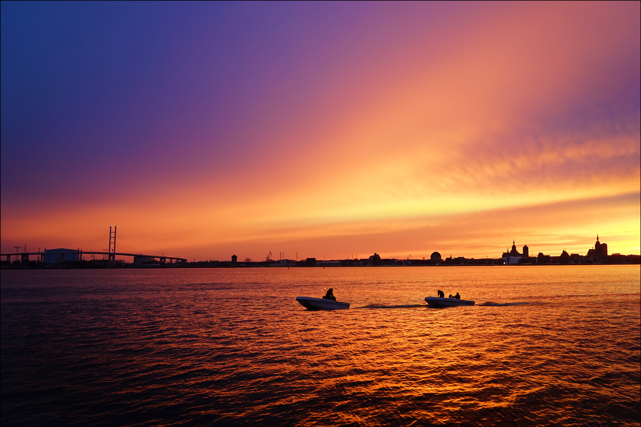 Sony a7 + Sony Vario Tessar T* FE 24-70mm F4 ZA OSS sample photo. Skyline hst sunset photography