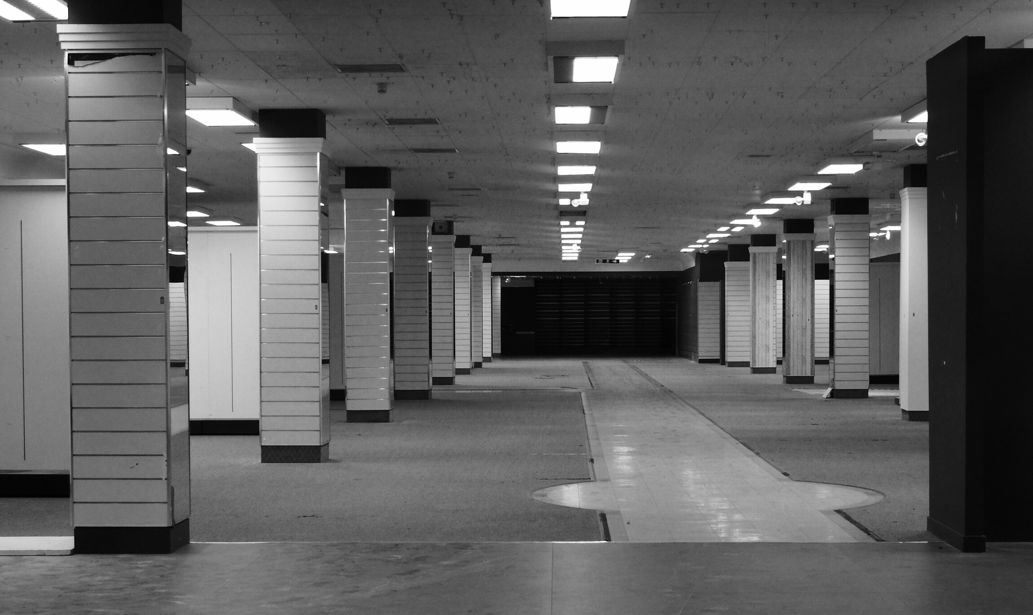 Olympus OM-D E-M1 sample photo. Empty shop photography