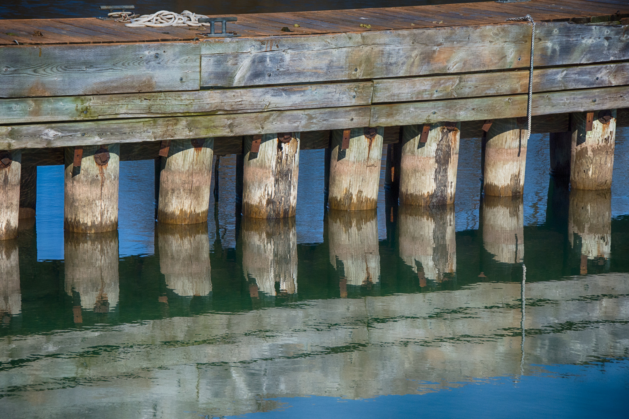 Sigma 18-250mm F3.5-6.3 DC Macro OS HSM sample photo. Piers to be a reflection of itself photography