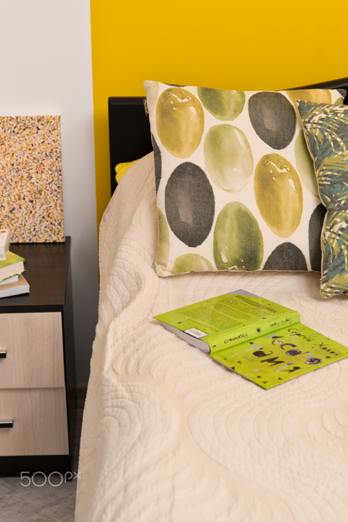 Yellow-Green Room Design