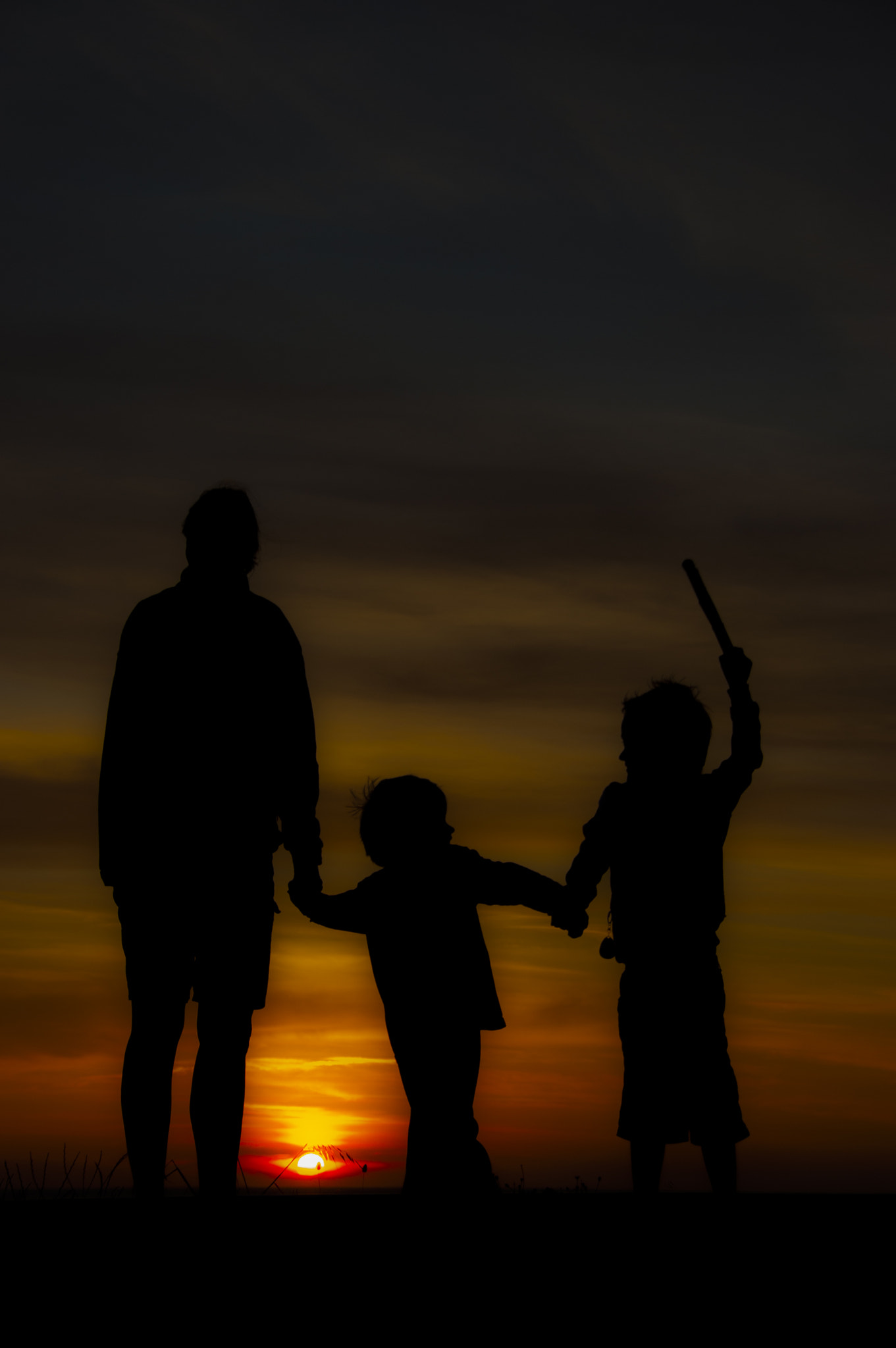 Sigma 18-200mm F3.5-6.3 DC OS HSM sample photo. Sundown with family photography