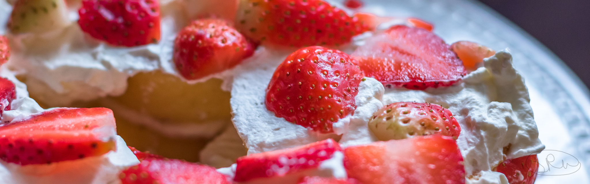 Canon EF 50mm F1.4 USM sample photo. Strawberry cake photography