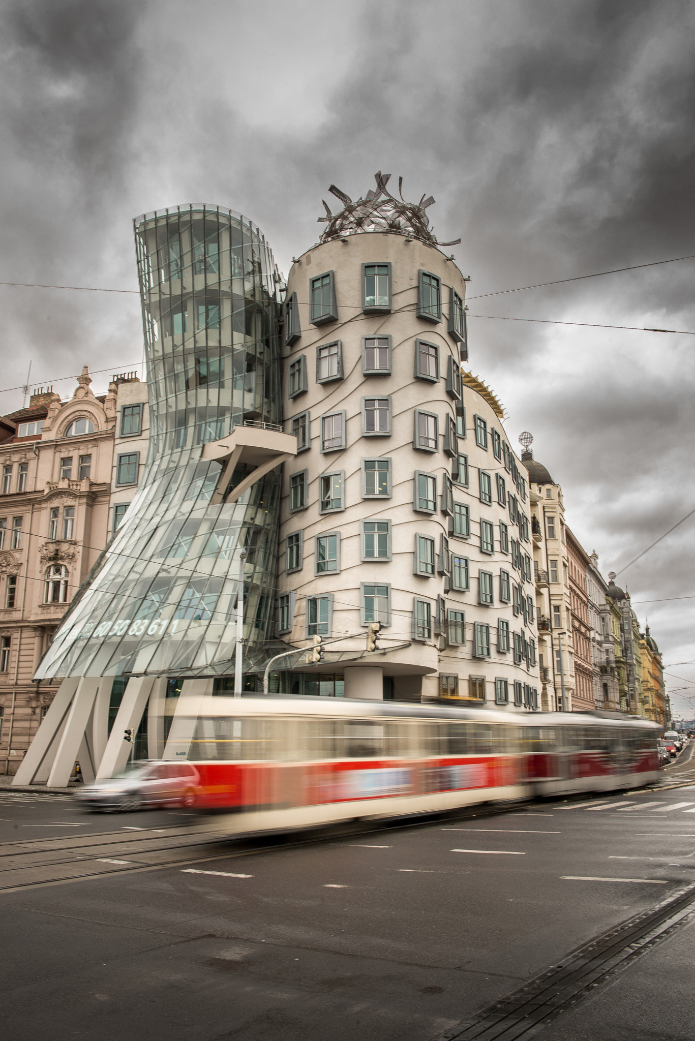 Nikon D800 + Nikon AF-S Nikkor 28mm F1.8G sample photo. Dancing house photography
