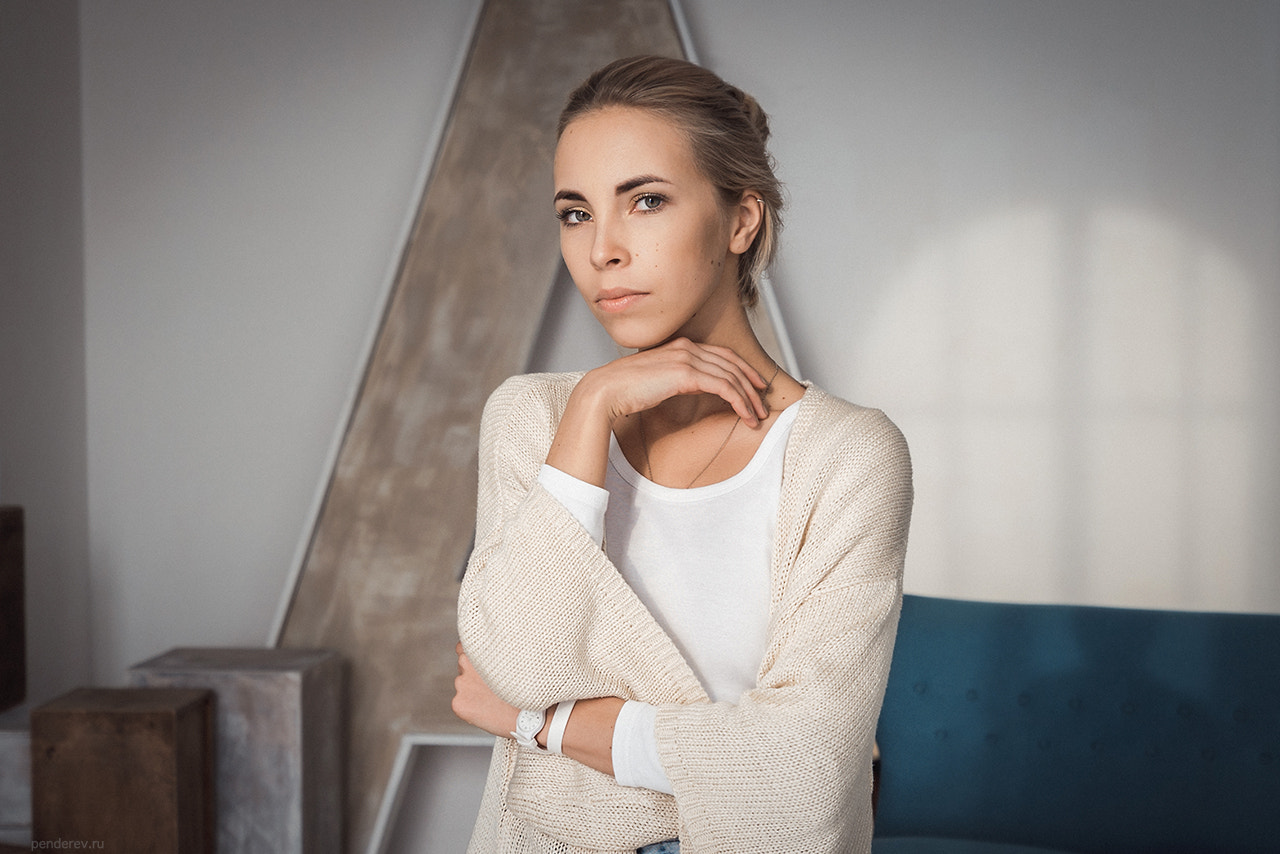 Sony a7S II sample photo. Girl in studio photography