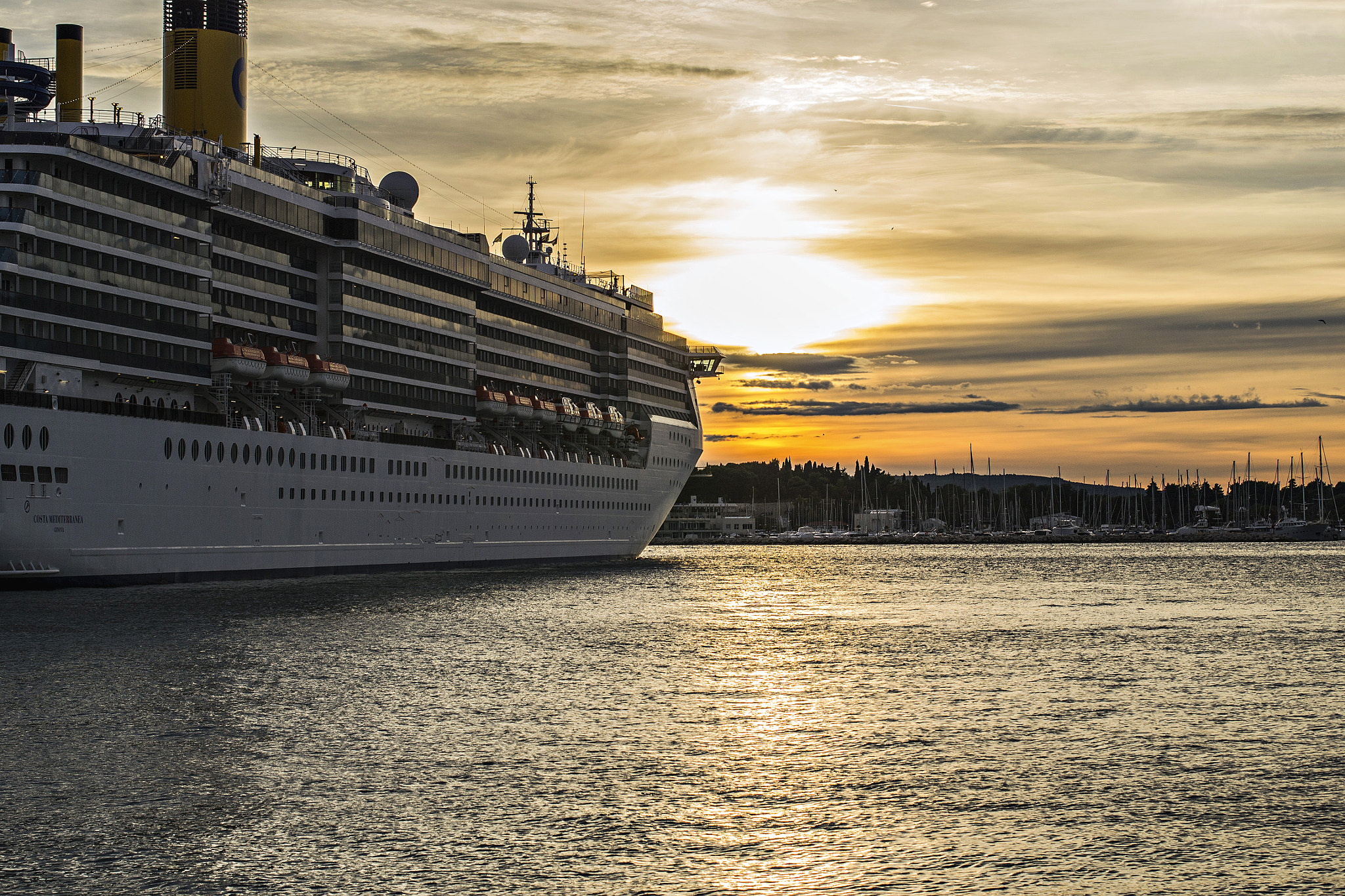 Nikon D3100 + Nikon AF-S Nikkor 50mm F1.4G sample photo. Cruise ship in sunrise photography