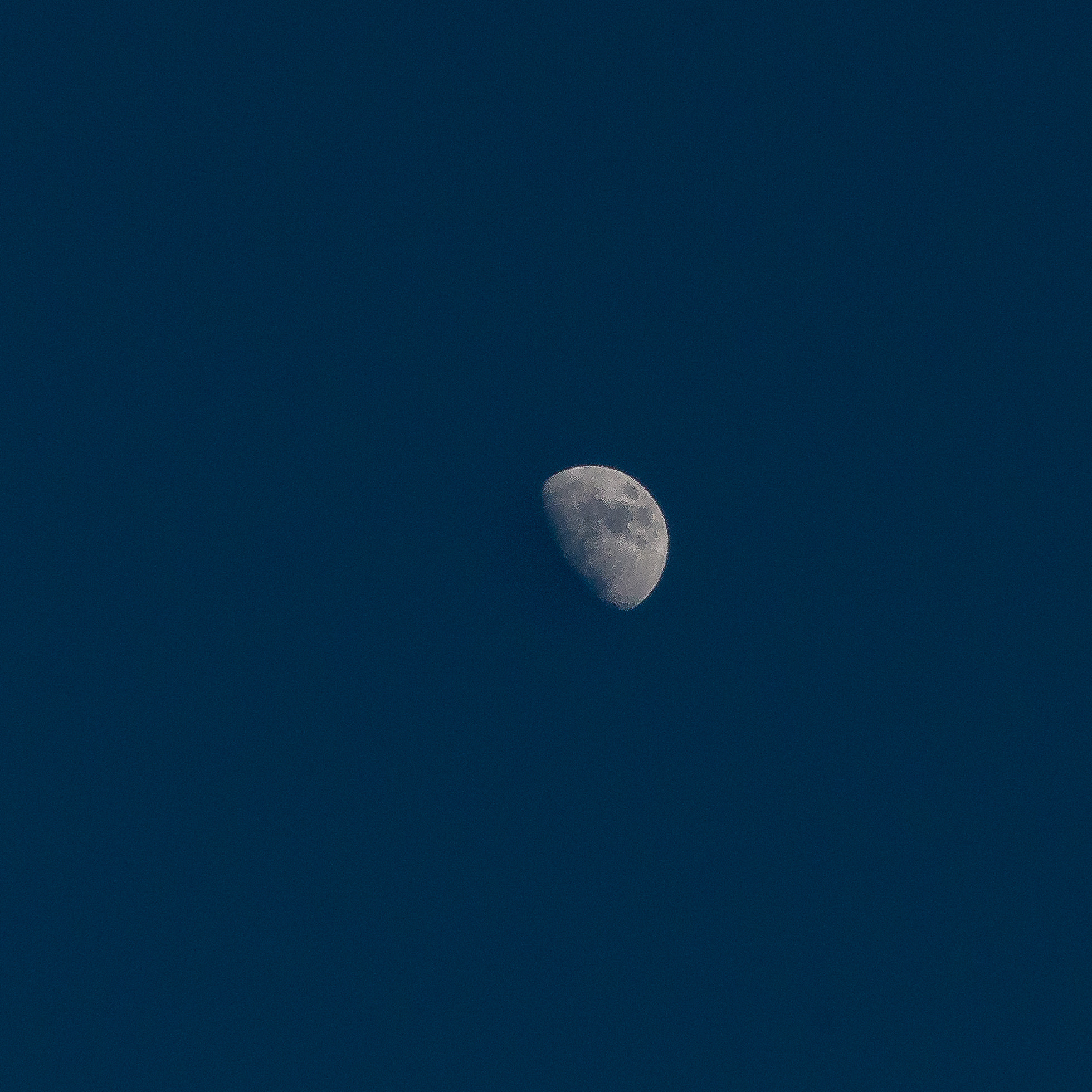 Sony E PZ 18-105mm F4 G OSS sample photo. Moon over brooklyn  photography