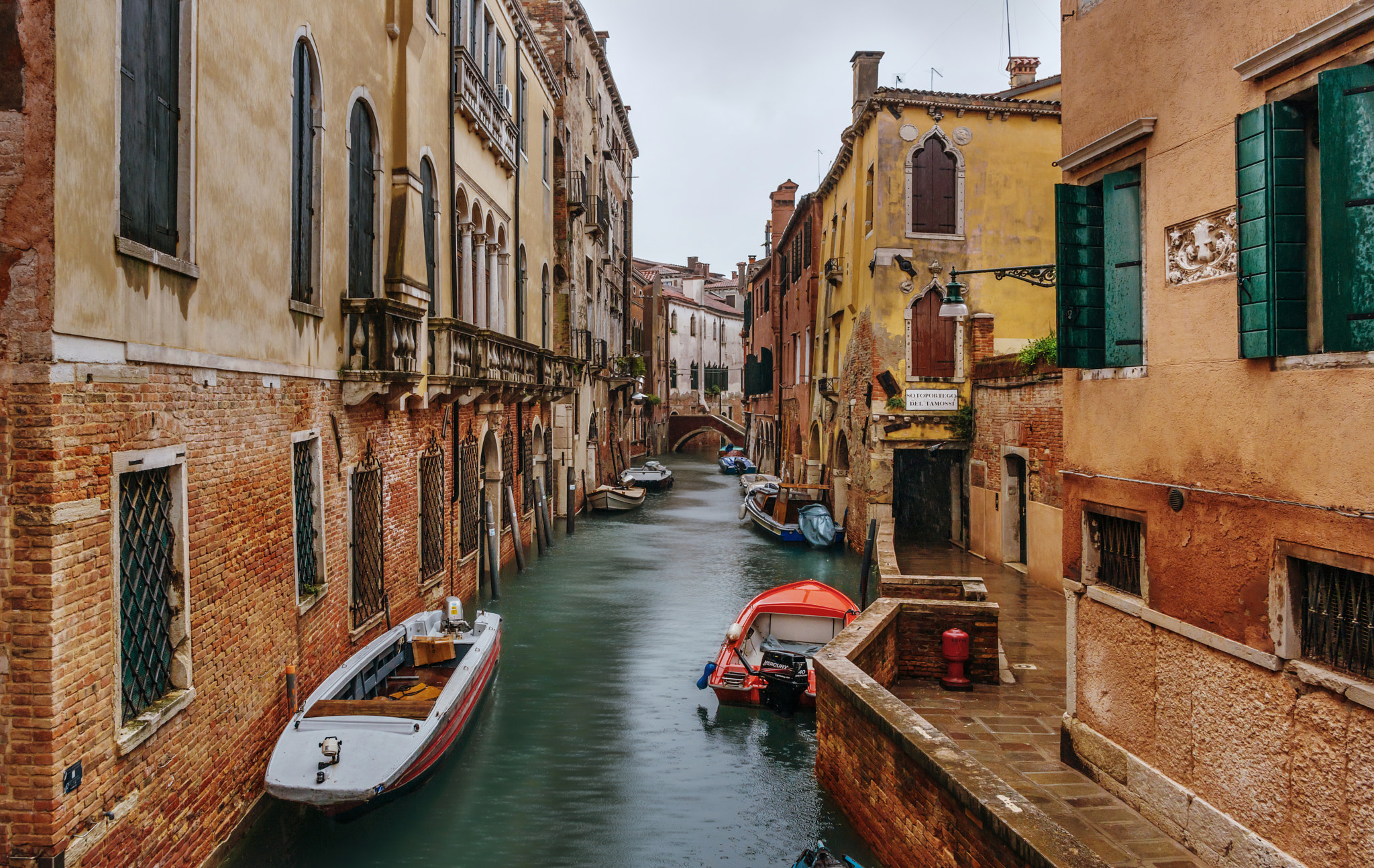 Nikon AF-S Nikkor 24-70mm F2.8E ED VR sample photo. A glance at venice, italy photography