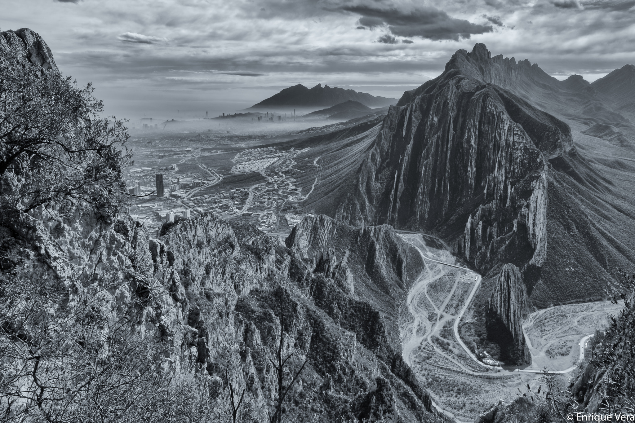 Fujifilm X-Pro2 + Fujifilm XF 16-55mm F2.8 R LM WR sample photo. Huastequismo, desde la ventana : cerro de la silla photography