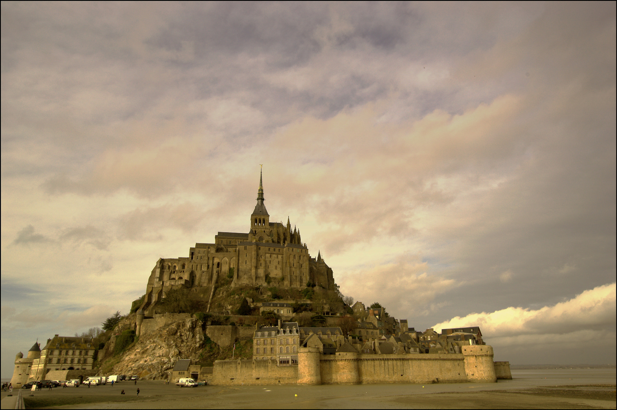 Nikon D3100 + Sigma 10-20mm F3.5 EX DC HSM sample photo. Le mont sant michele photography