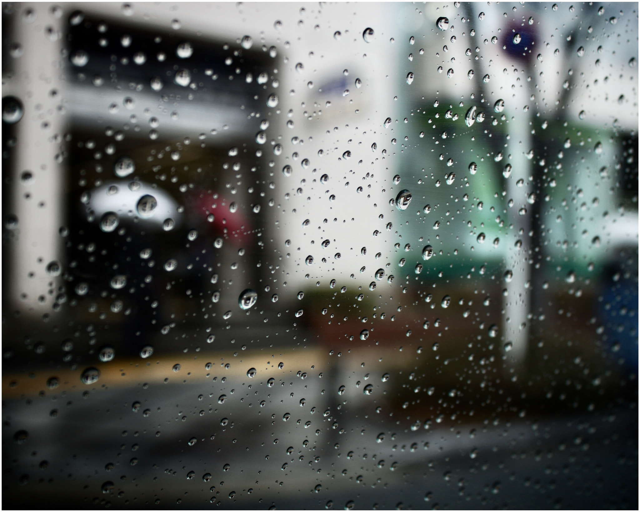 Canon EOS 500D (EOS Rebel T1i / EOS Kiss X3) sample photo. I like people who smile when it's raining. photography