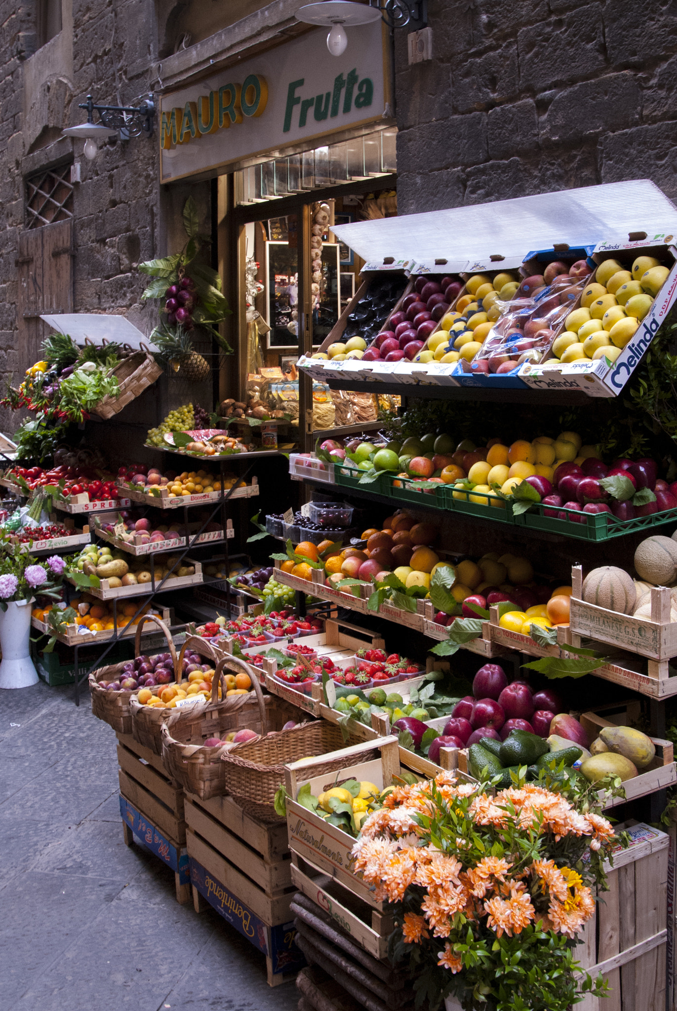 Nikon D200 sample photo. Street fruit stand photography