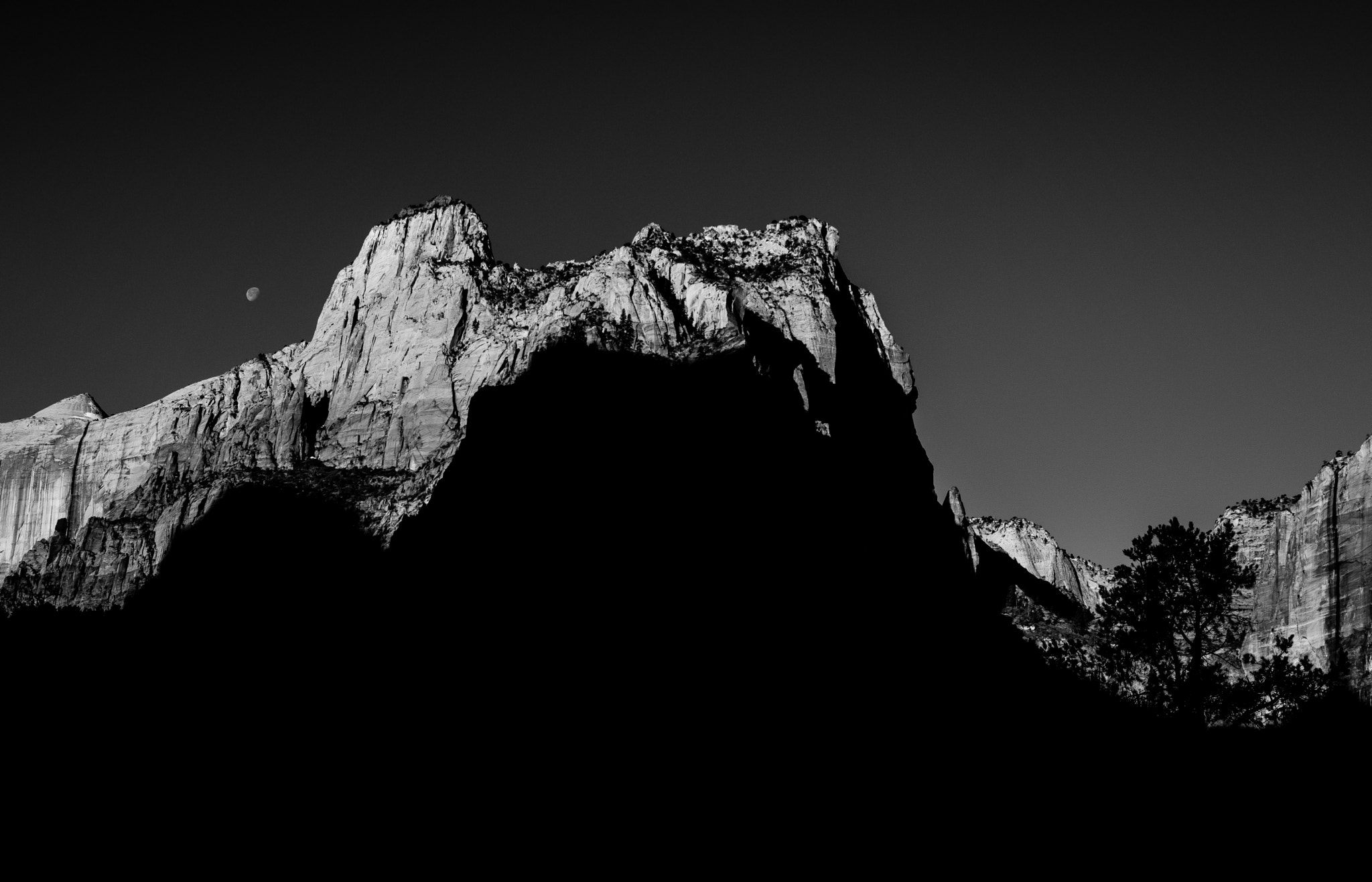 Fujifilm X-T2 + Fujifilm XF 27mm F2.8 sample photo. Moonset over mt maroni at zion national park photography