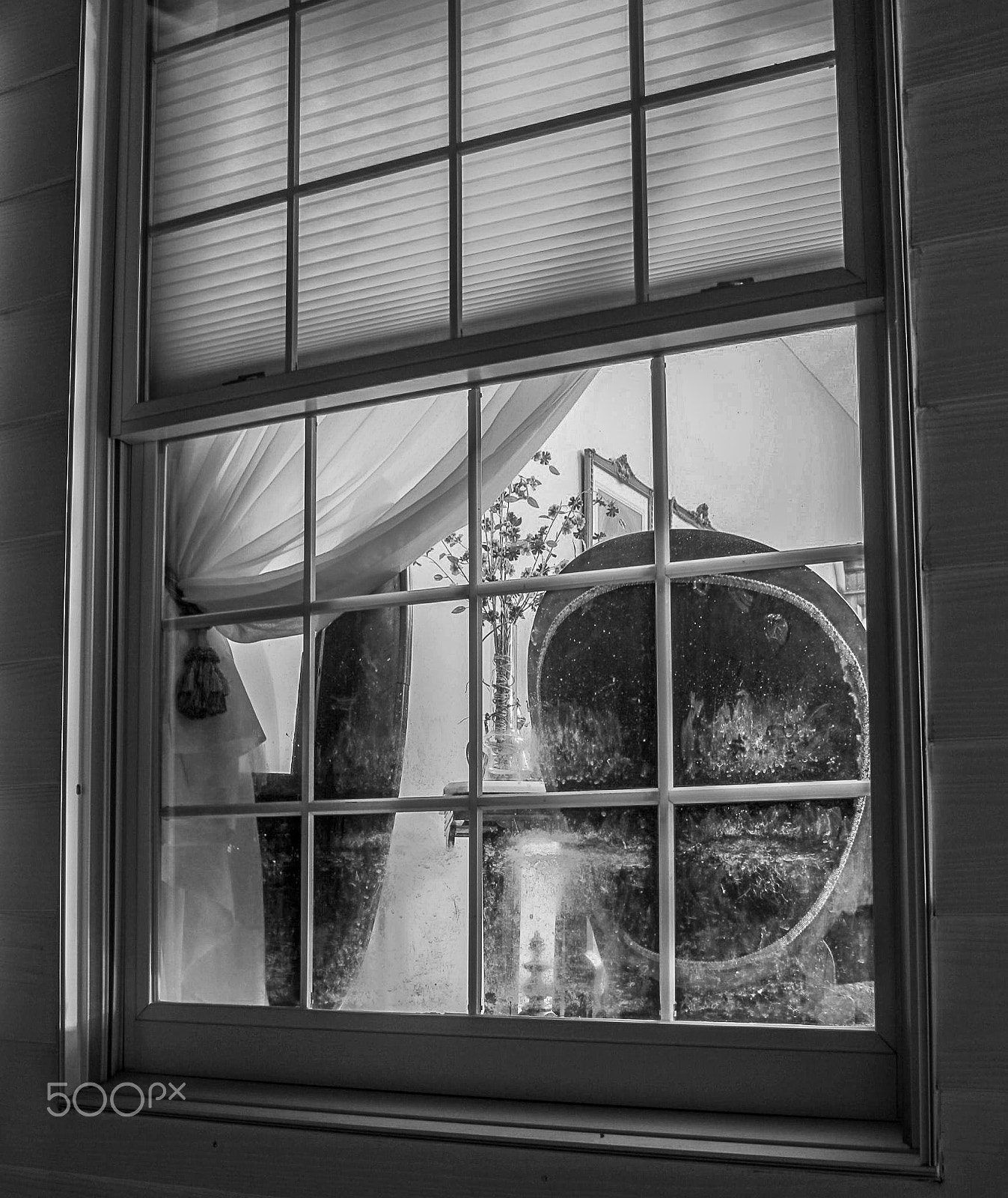 Canon EF 28-70mm f/3.5-4.5 sample photo. Window to the past photography