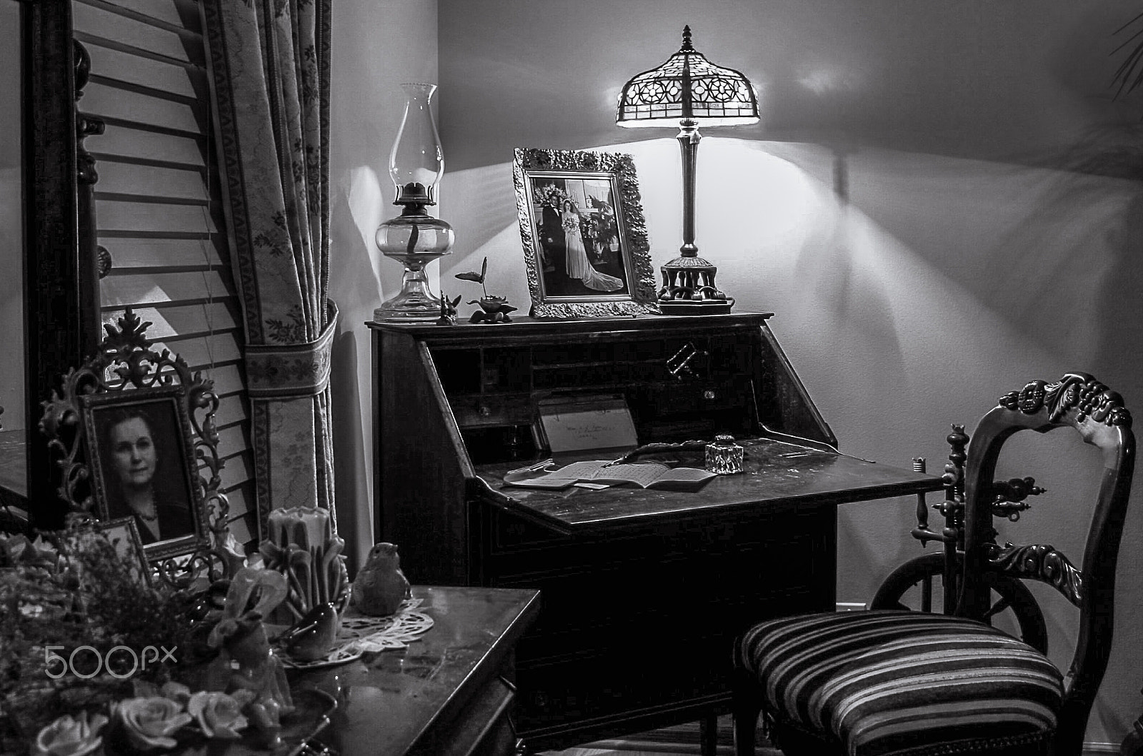 Canon EF 28-70mm f/3.5-4.5 sample photo. Grandma's desk photography