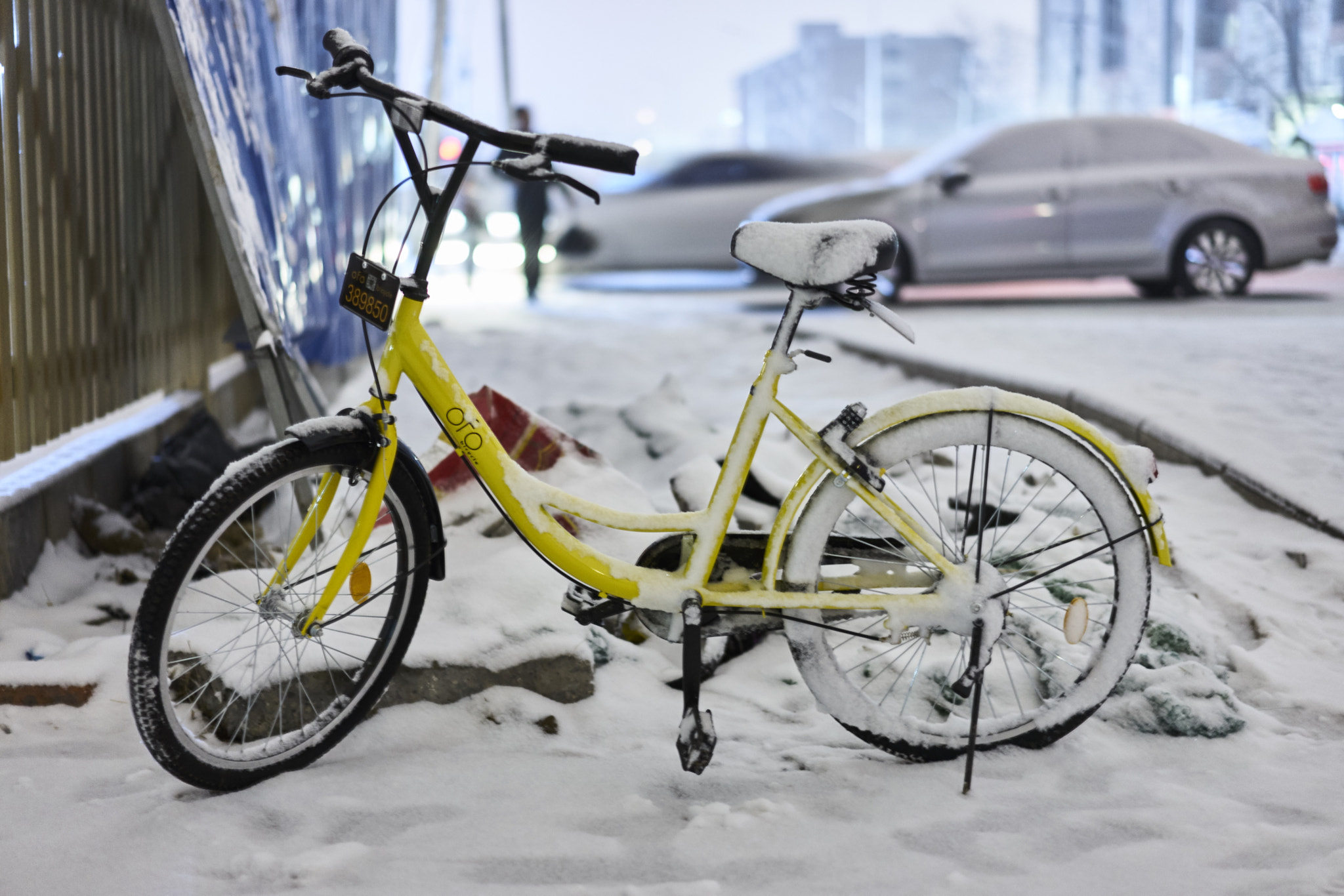Sony Sonnar T* FE 55mm F1.8 ZA sample photo. Snow yellow bike photography
