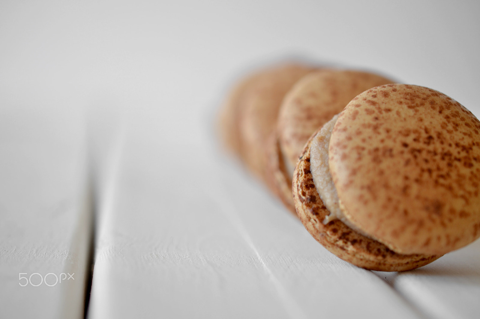 Nikon AF-S DX Micro Nikkor 40mm F2.8 sample photo. Macarons on white wood table photography