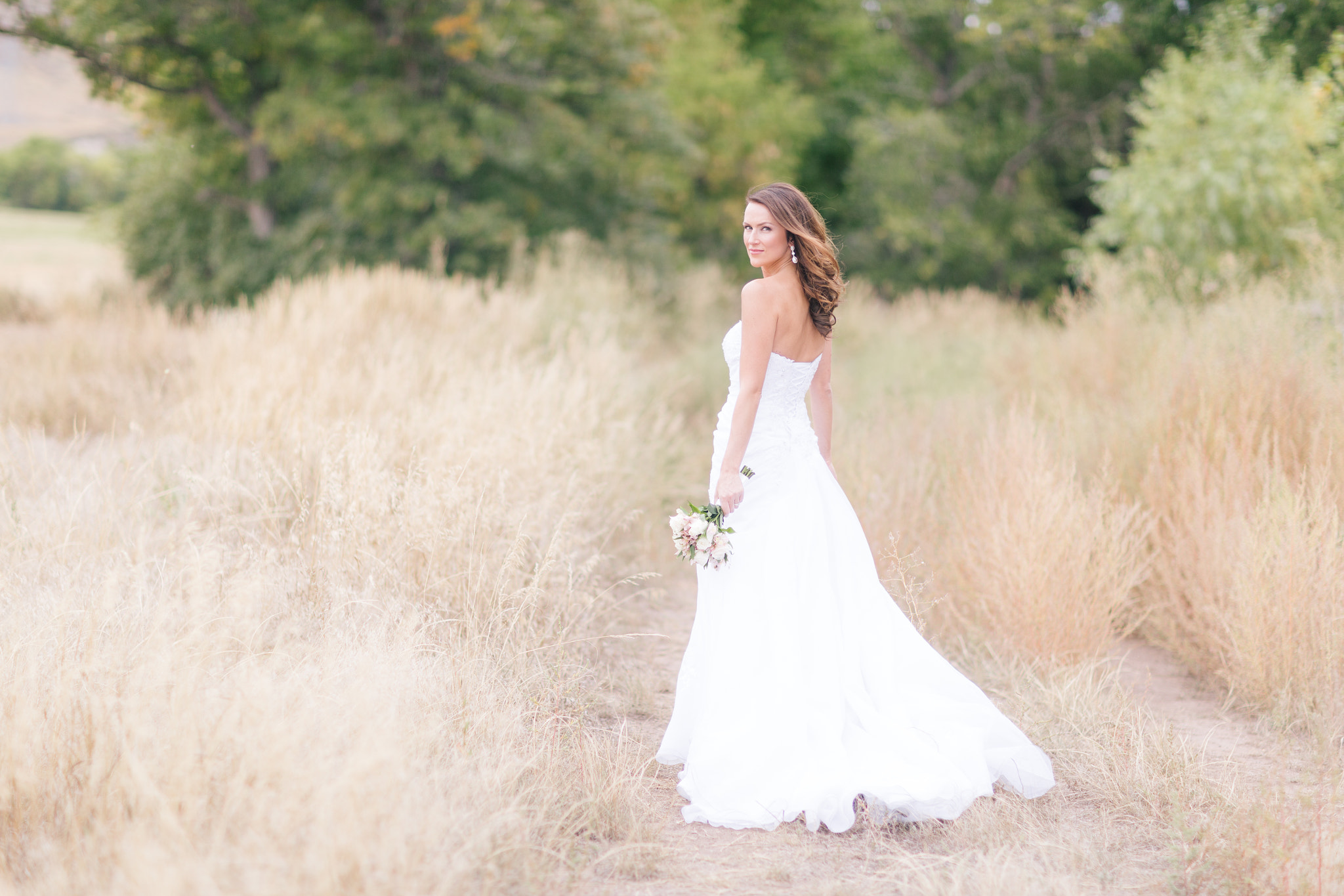 Canon EOS 6D + Canon EF 85mm F1.2 sample photo. Bridal photography