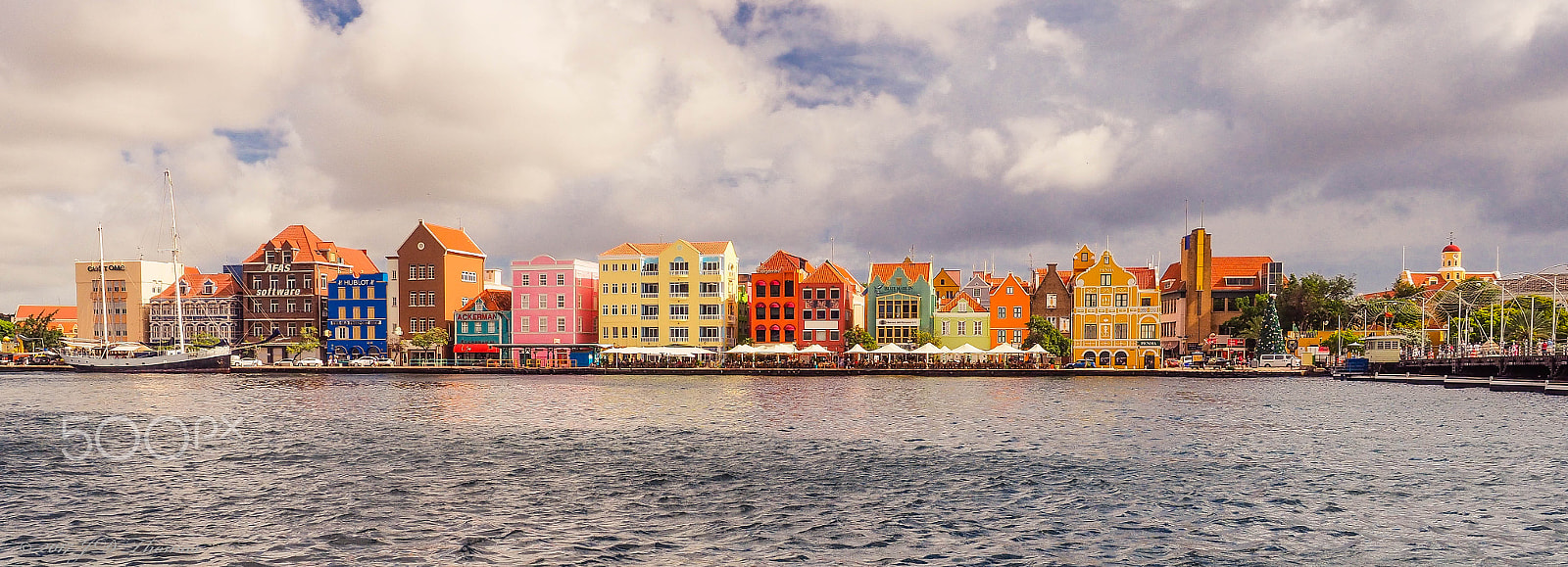 Olympus PEN-F + Olympus M.Zuiko Digital ED 12-40mm F2.8 Pro sample photo. Dutch colors in the caribbean photography